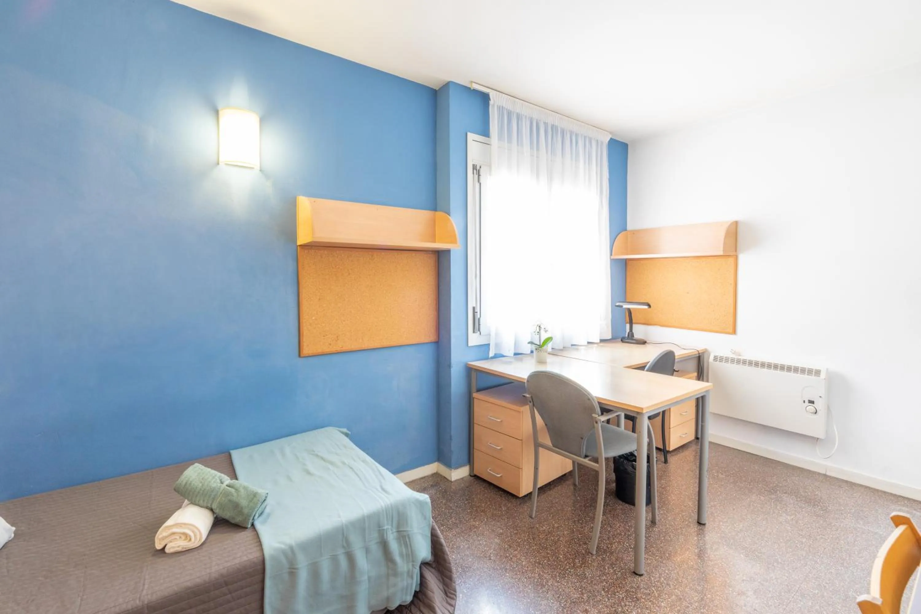 Classic Twin Room in Residencia Universitaria Resa La Ciutadella