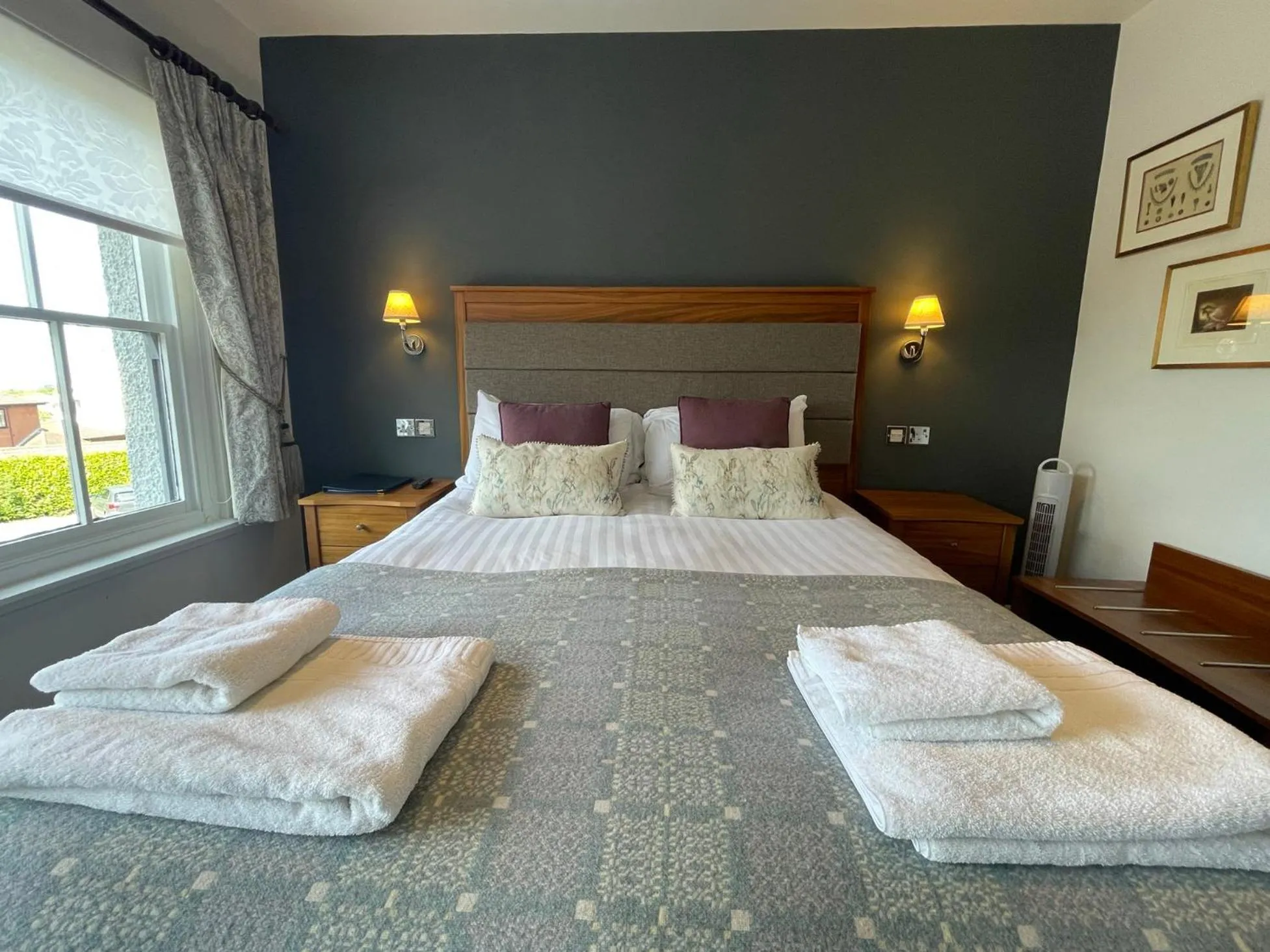 Bedroom, Bed in The Jug And Bottle