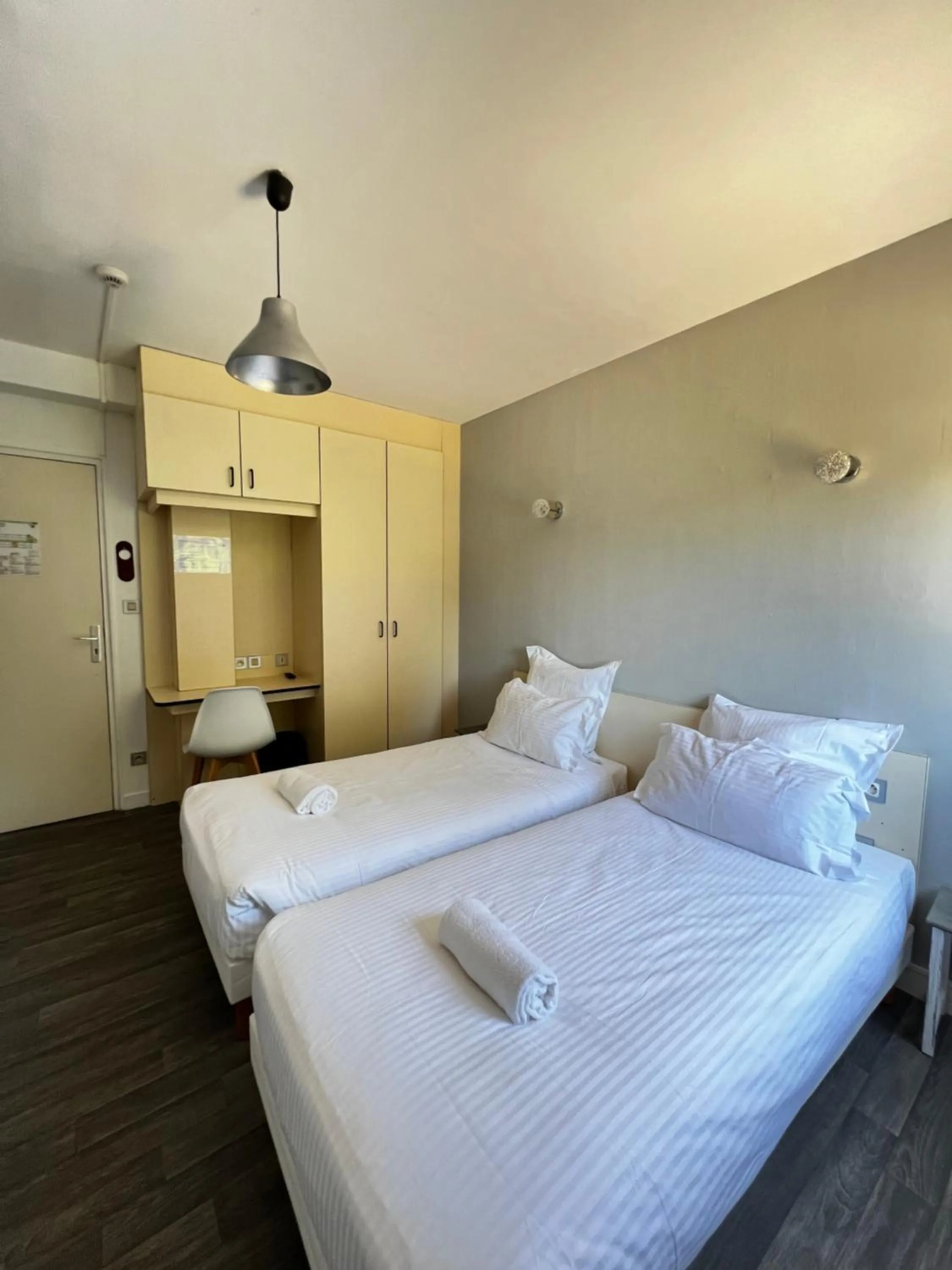 Bed in Contact Hotel Les Montois