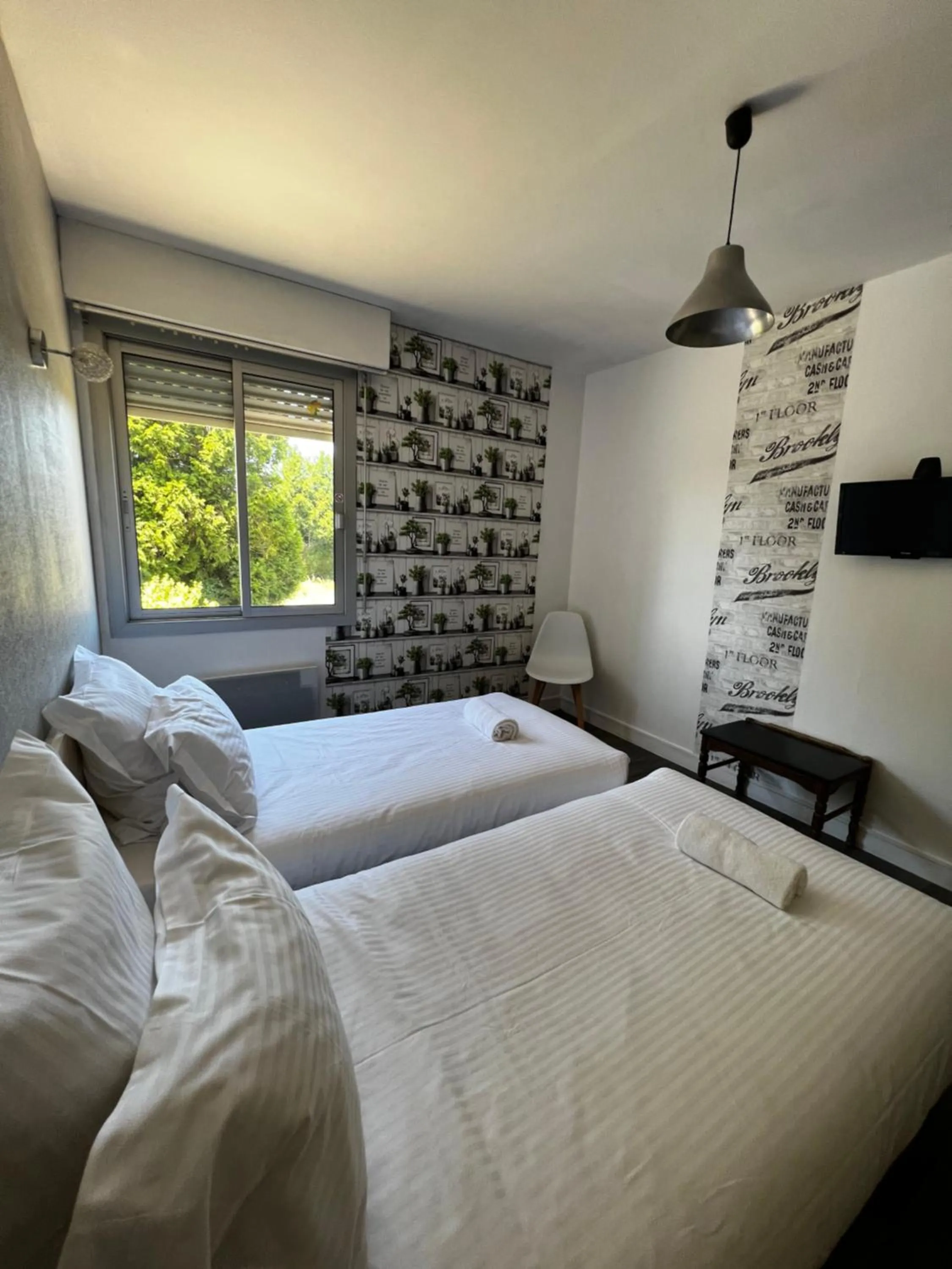 Bed in Contact Hotel Les Montois