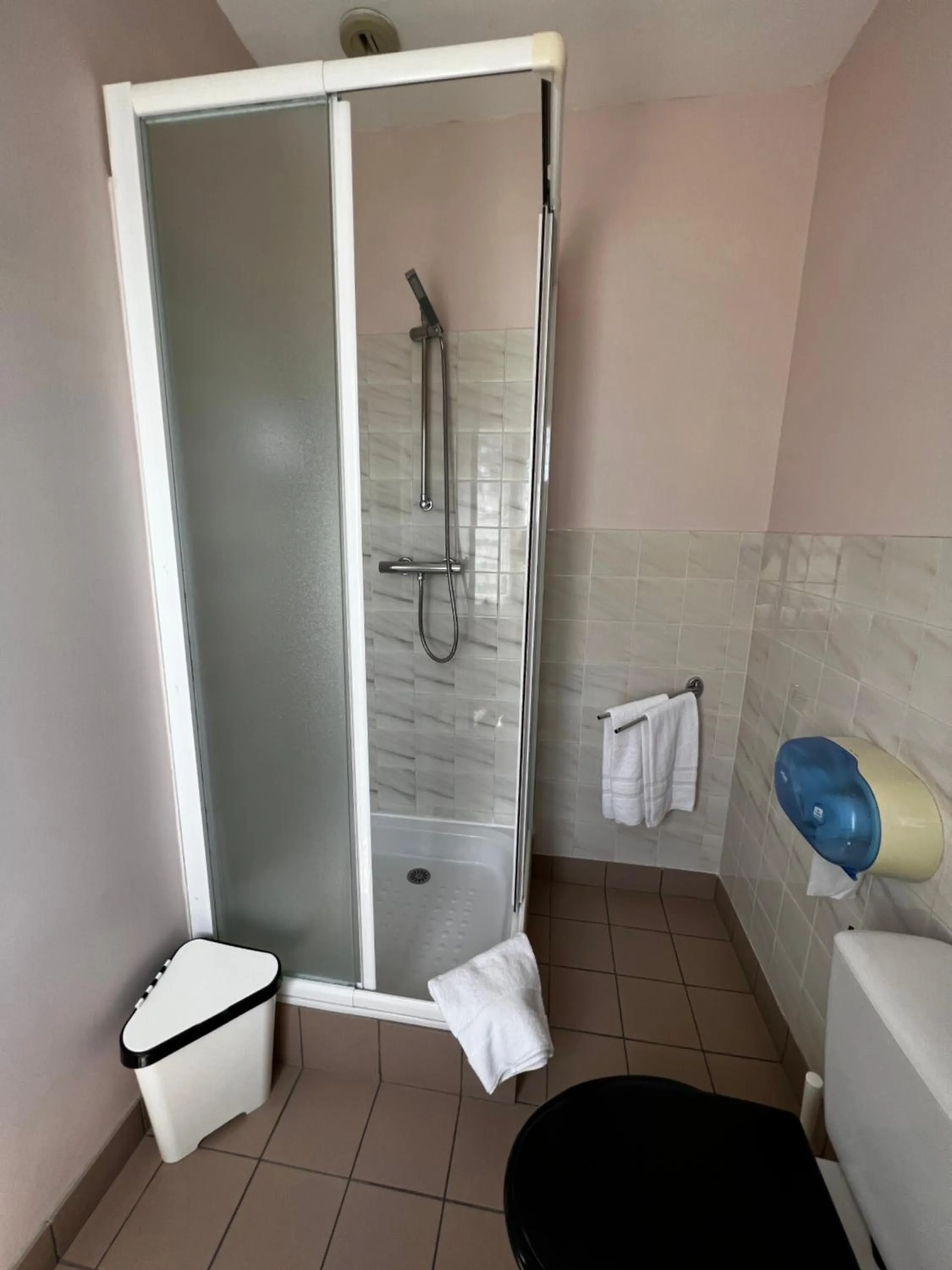 Bathroom in Contact Hotel Les Montois