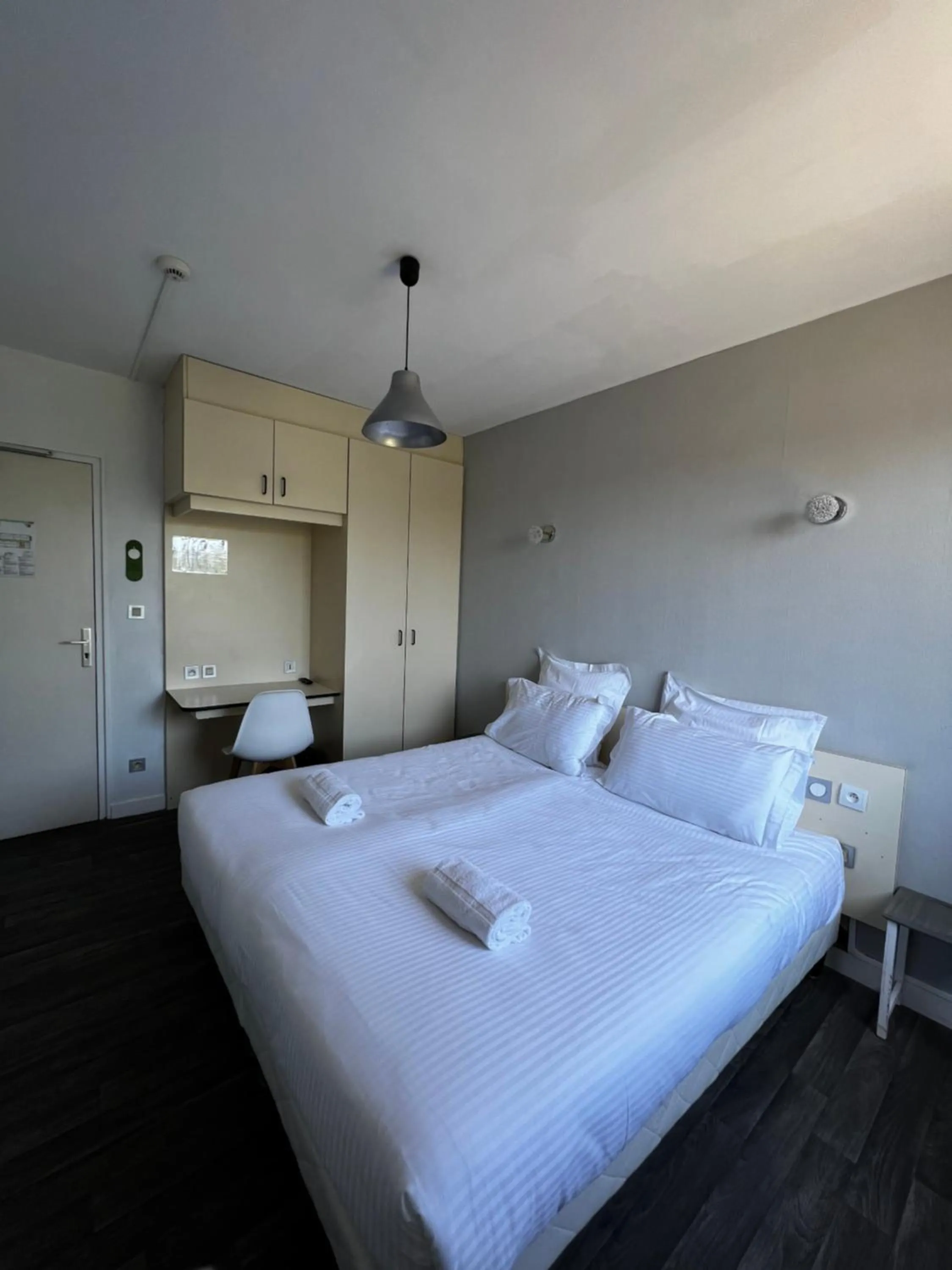 Bed in Contact Hotel Les Montois