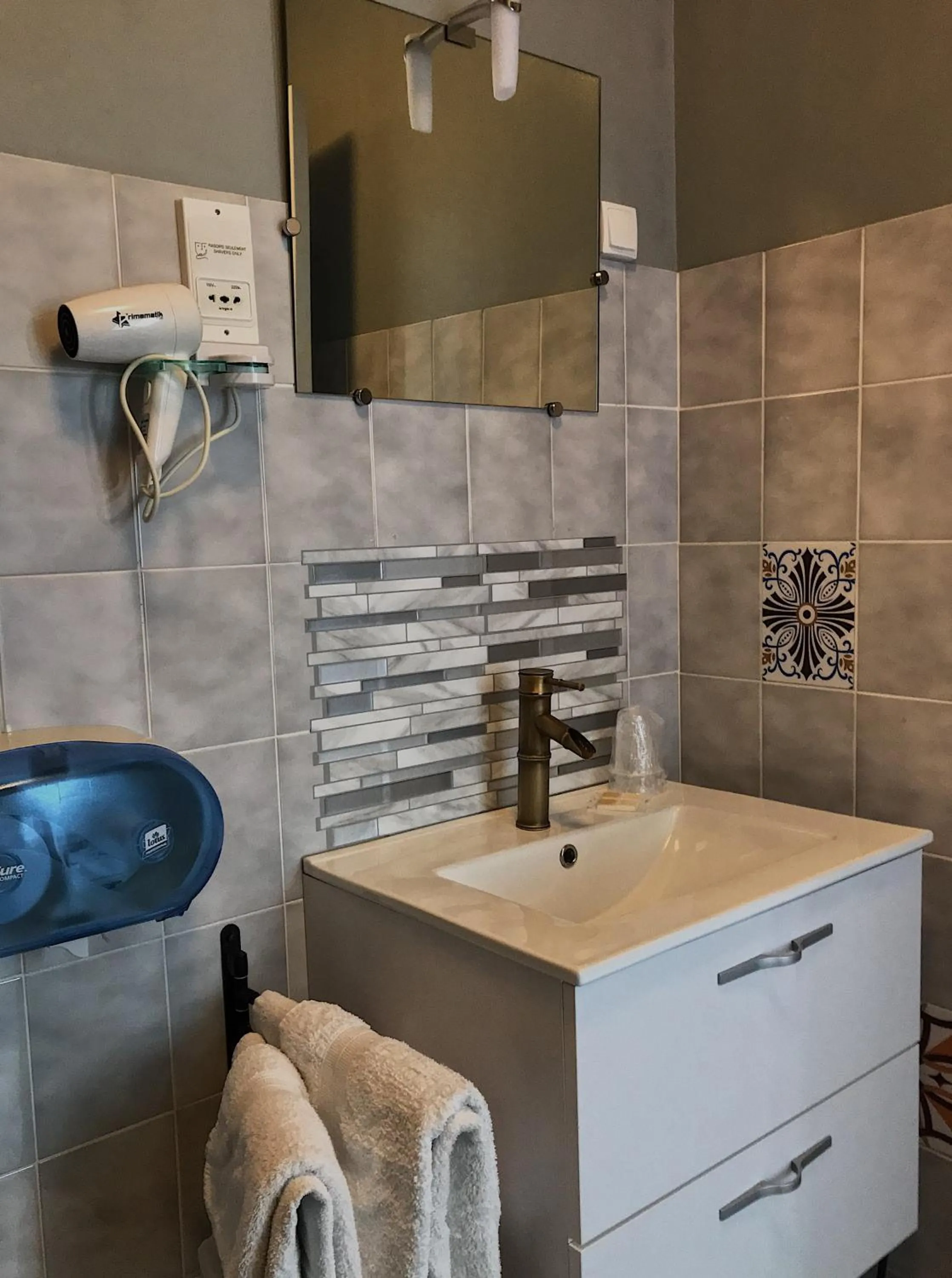 Bathroom in Contact Hotel Les Montois