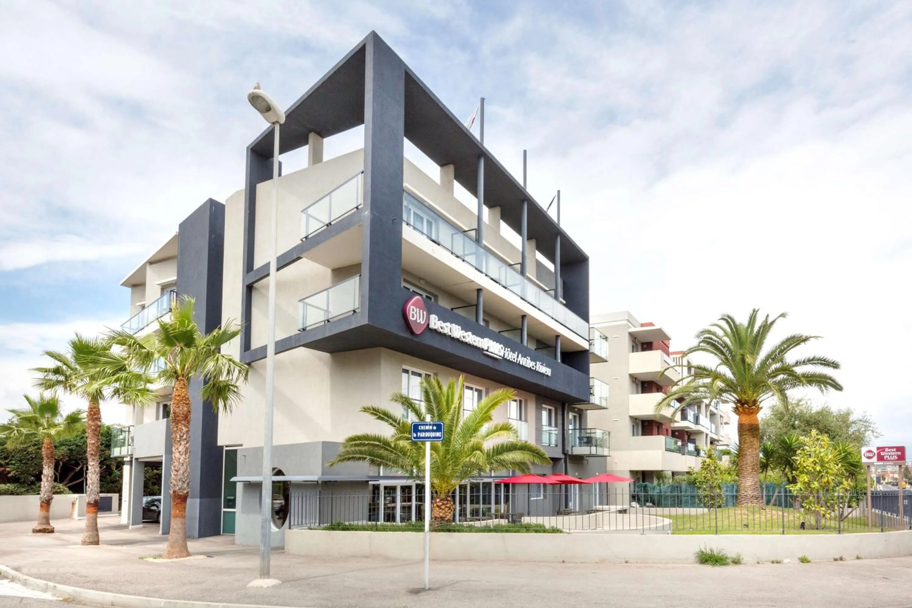 Property building in Best Western Plus Antibes Riviera