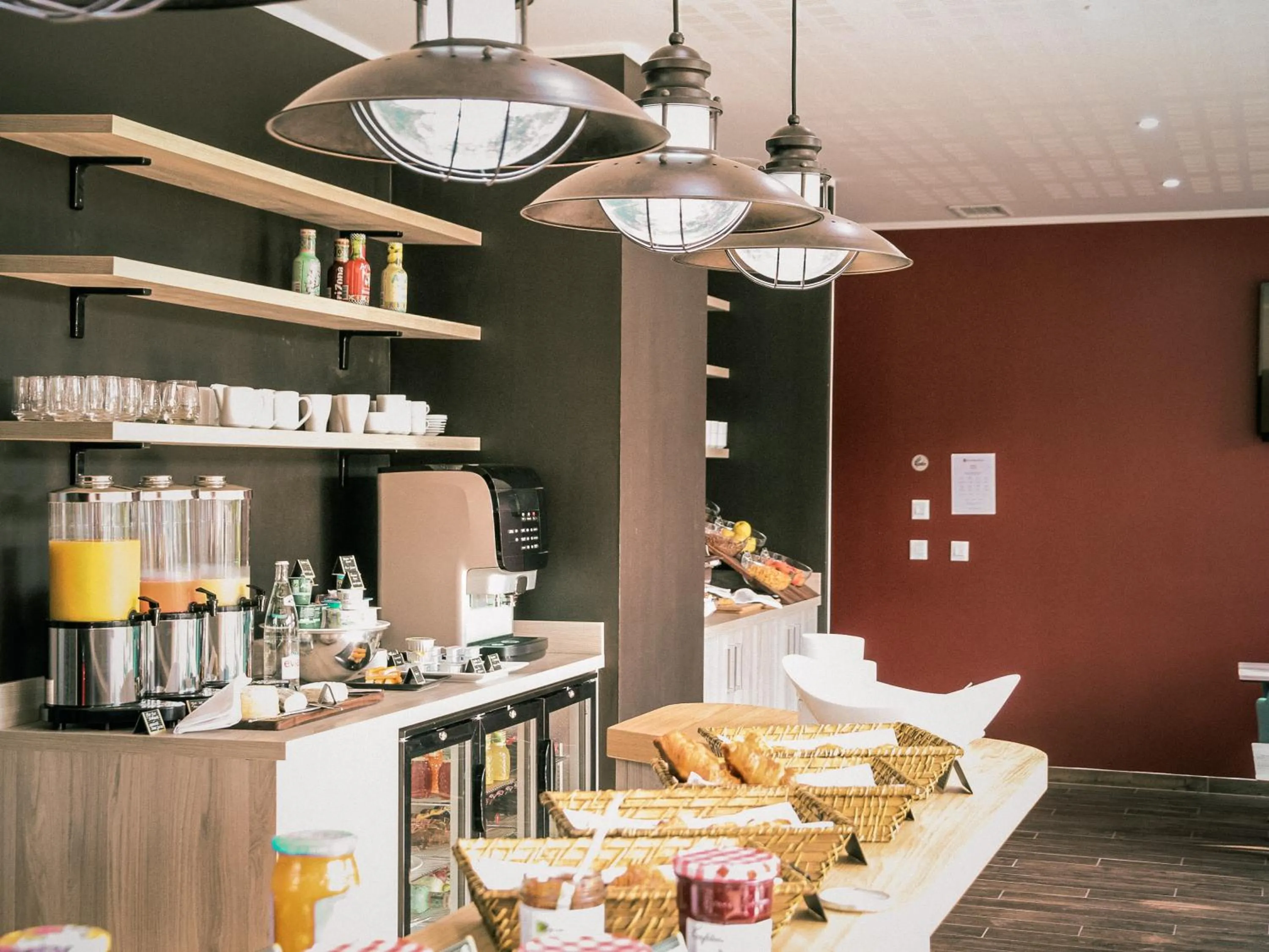 Lounge or bar in Best Western Plus Antibes Riviera