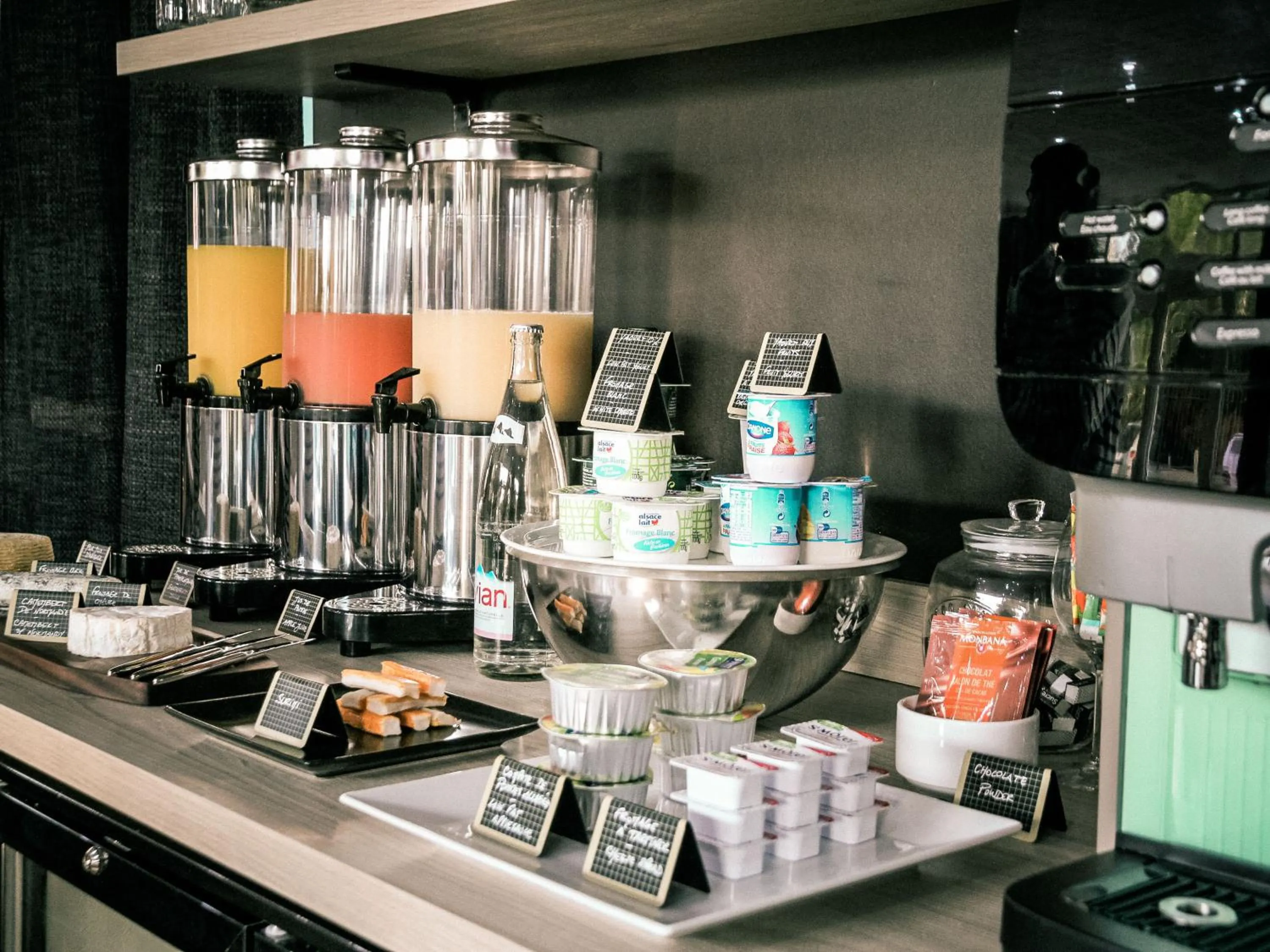 Lounge or bar in Best Western Plus Antibes Riviera