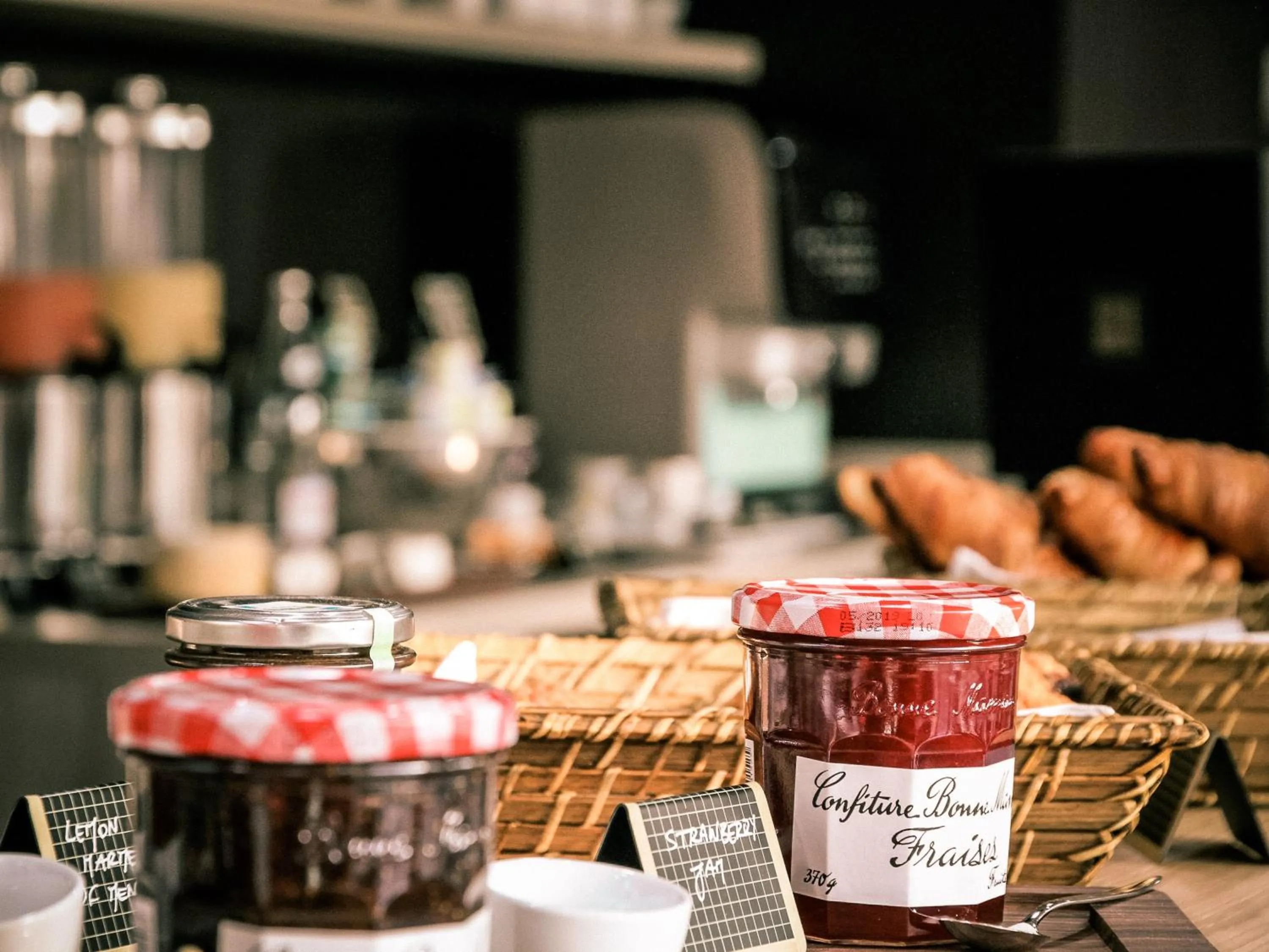 Lounge or bar in Best Western Plus Antibes Riviera