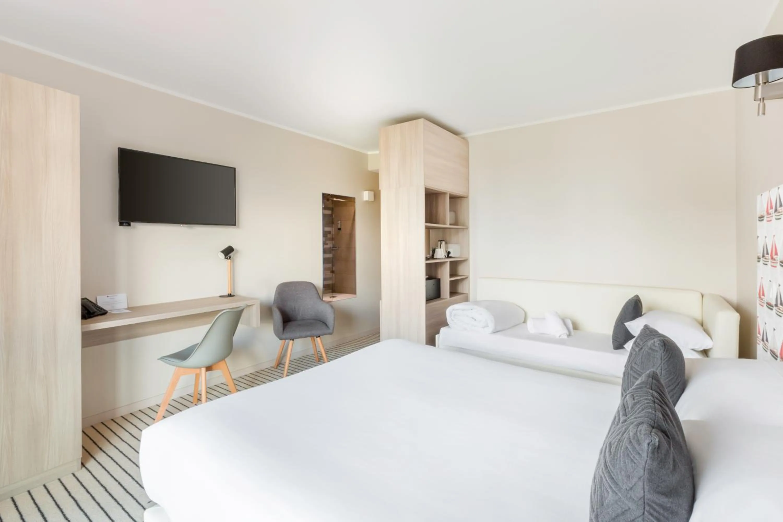 Bed in Best Western Plus Antibes Riviera