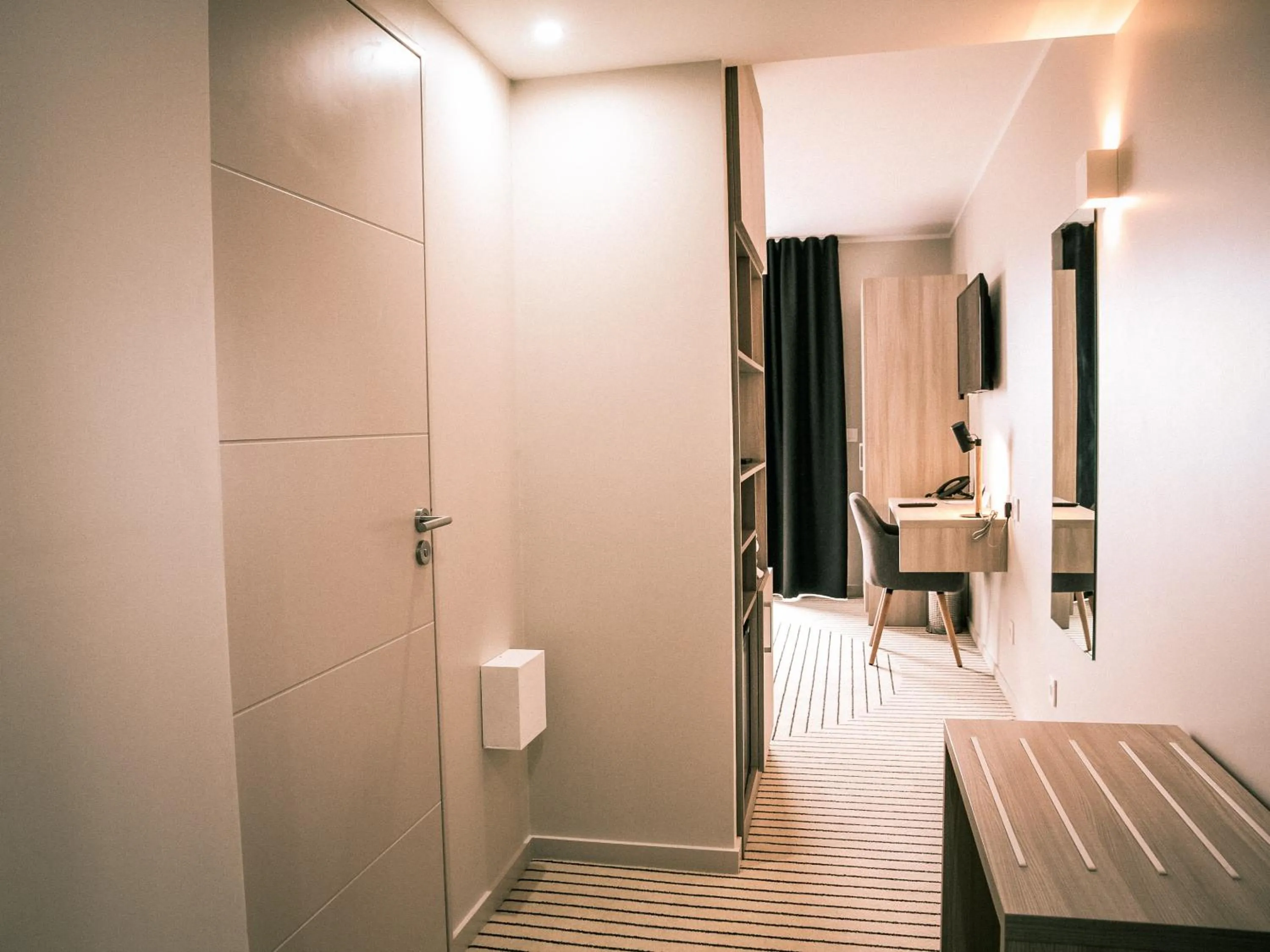 TV and multimedia, Bed in Best Western Plus Antibes Riviera