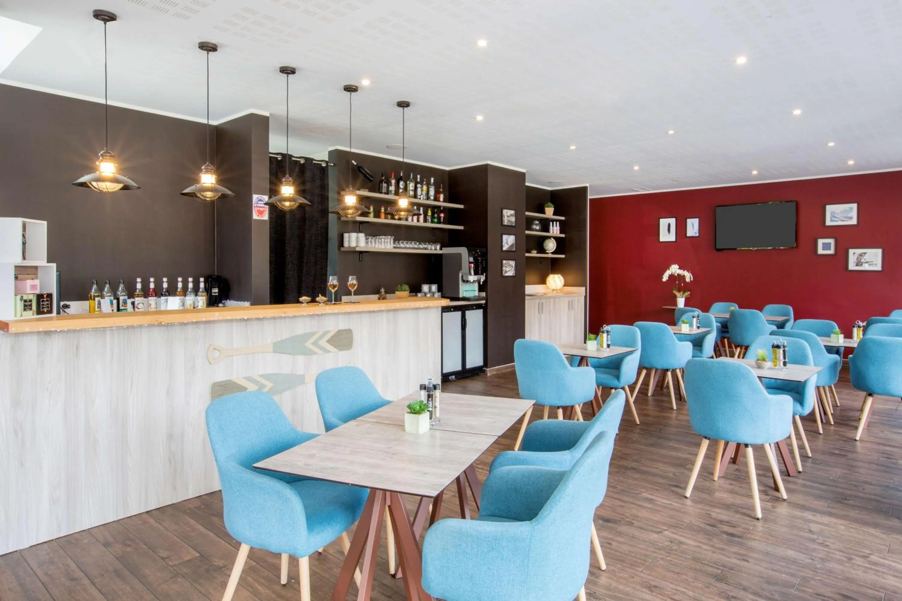 Lounge or bar in Best Western Plus Antibes Riviera