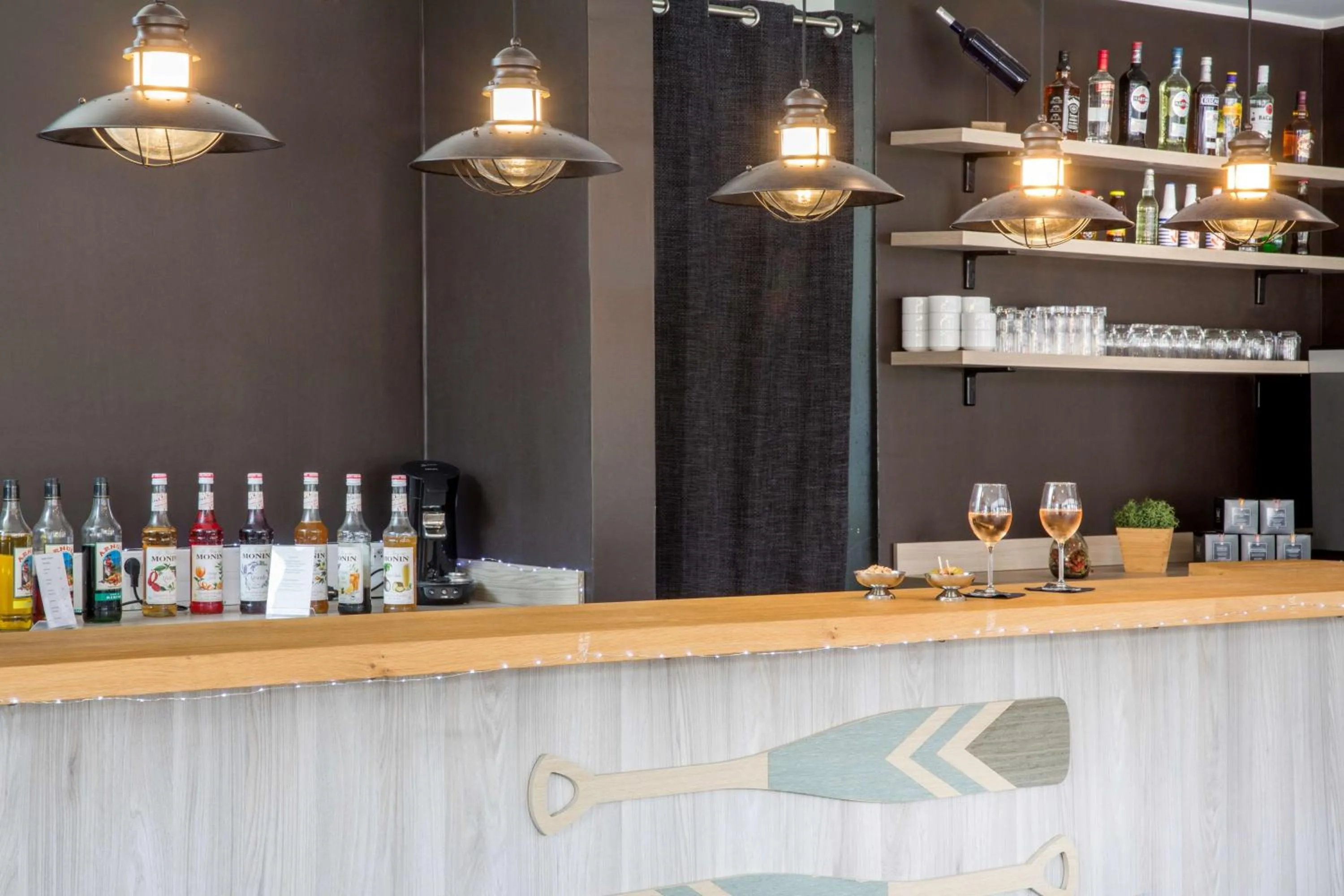 Lounge or bar in Best Western Plus Antibes Riviera