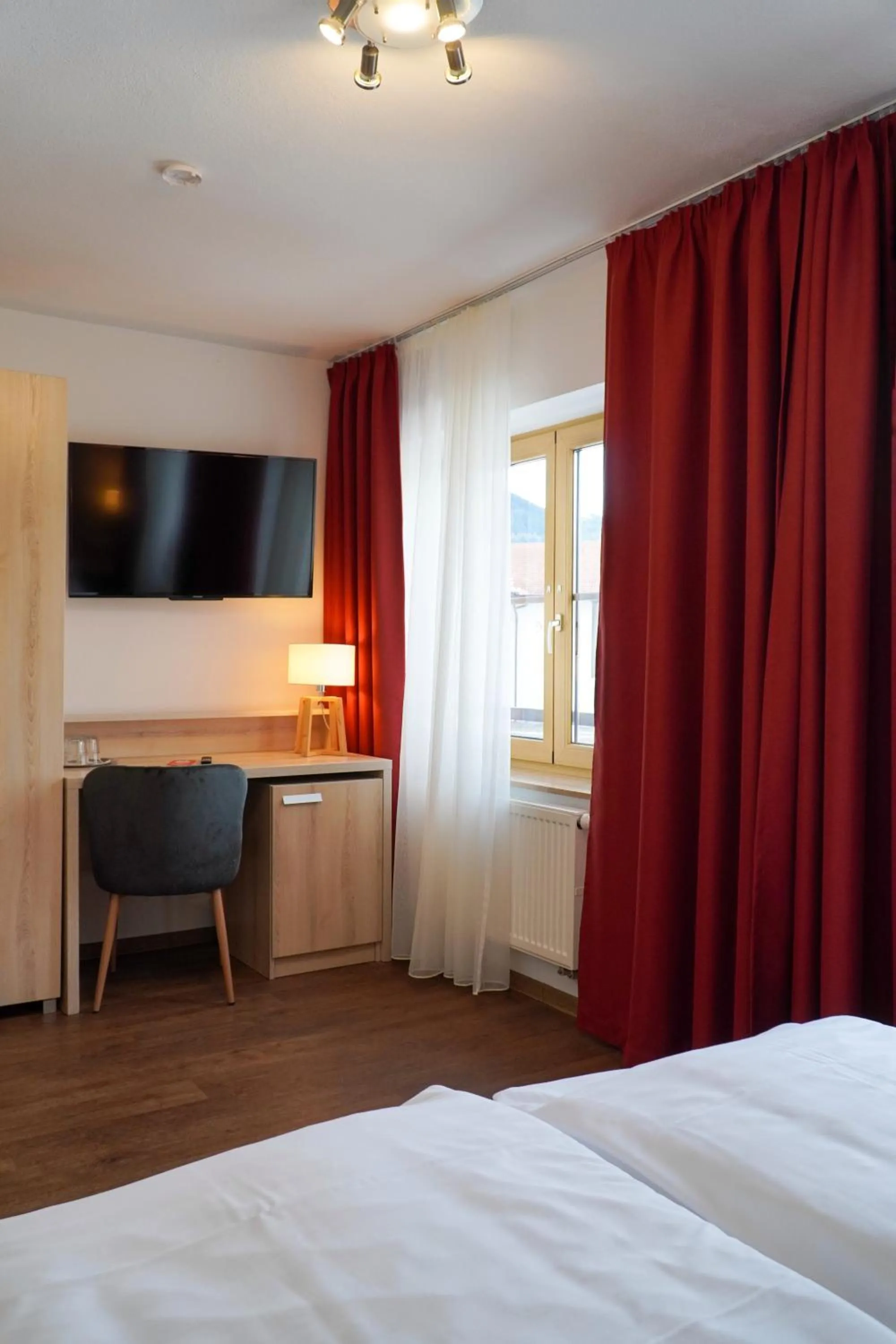 TV and multimedia, Bed in Landgasthof Schwarzberg