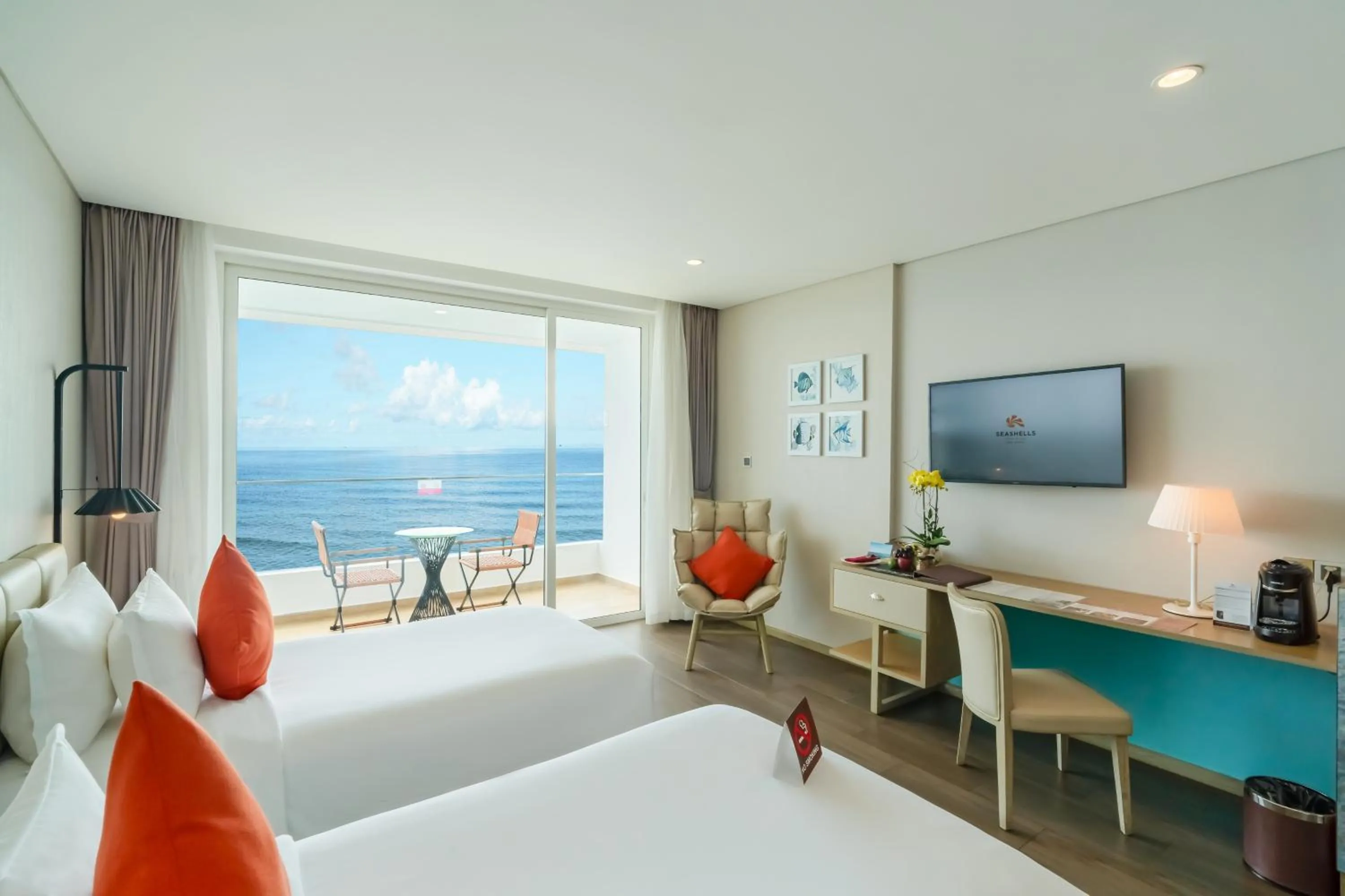 Bed in Seashells Phu Quoc Hotel & Spa