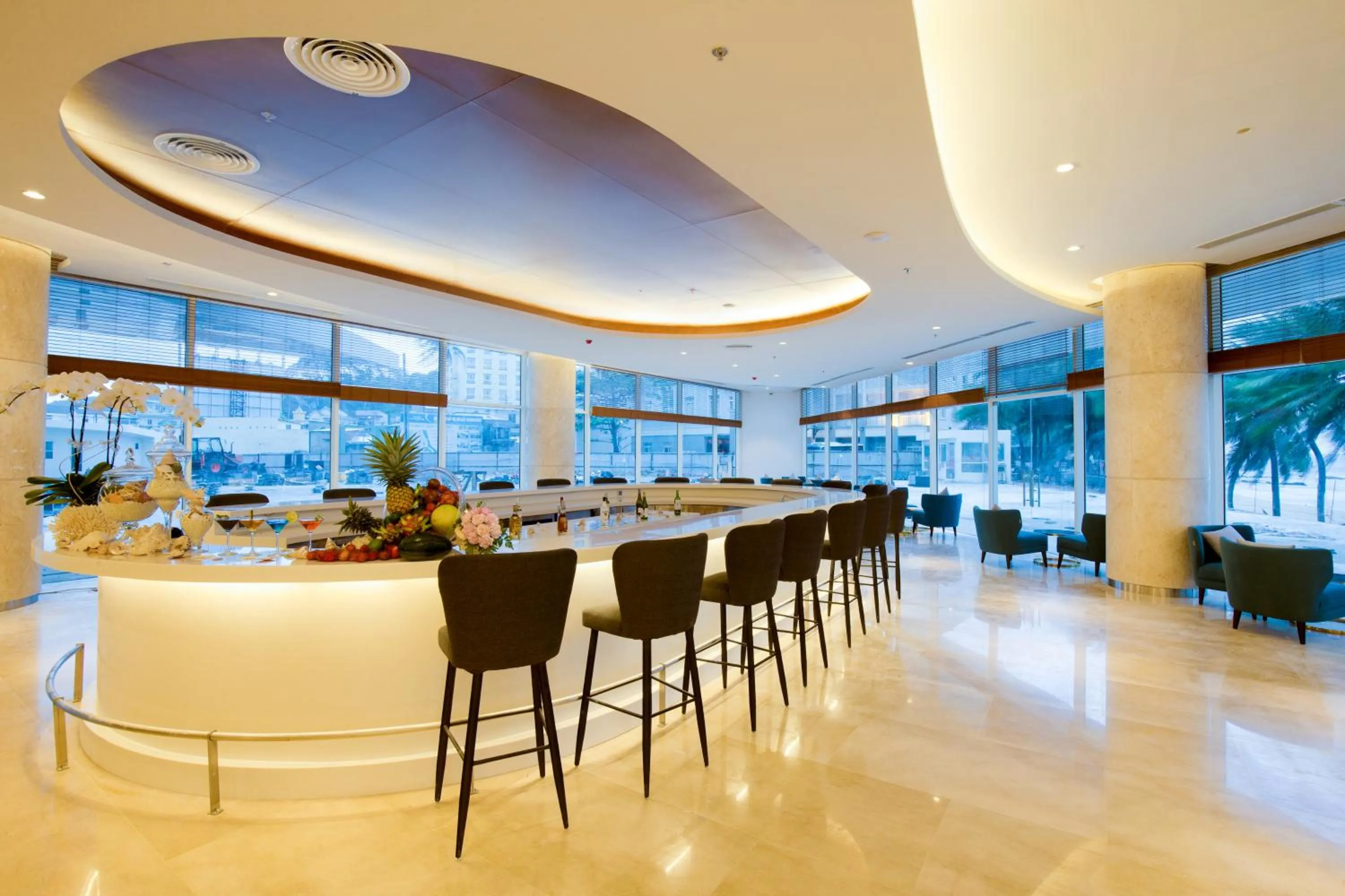 Lounge or bar in Seashells Phu Quoc Hotel & Spa