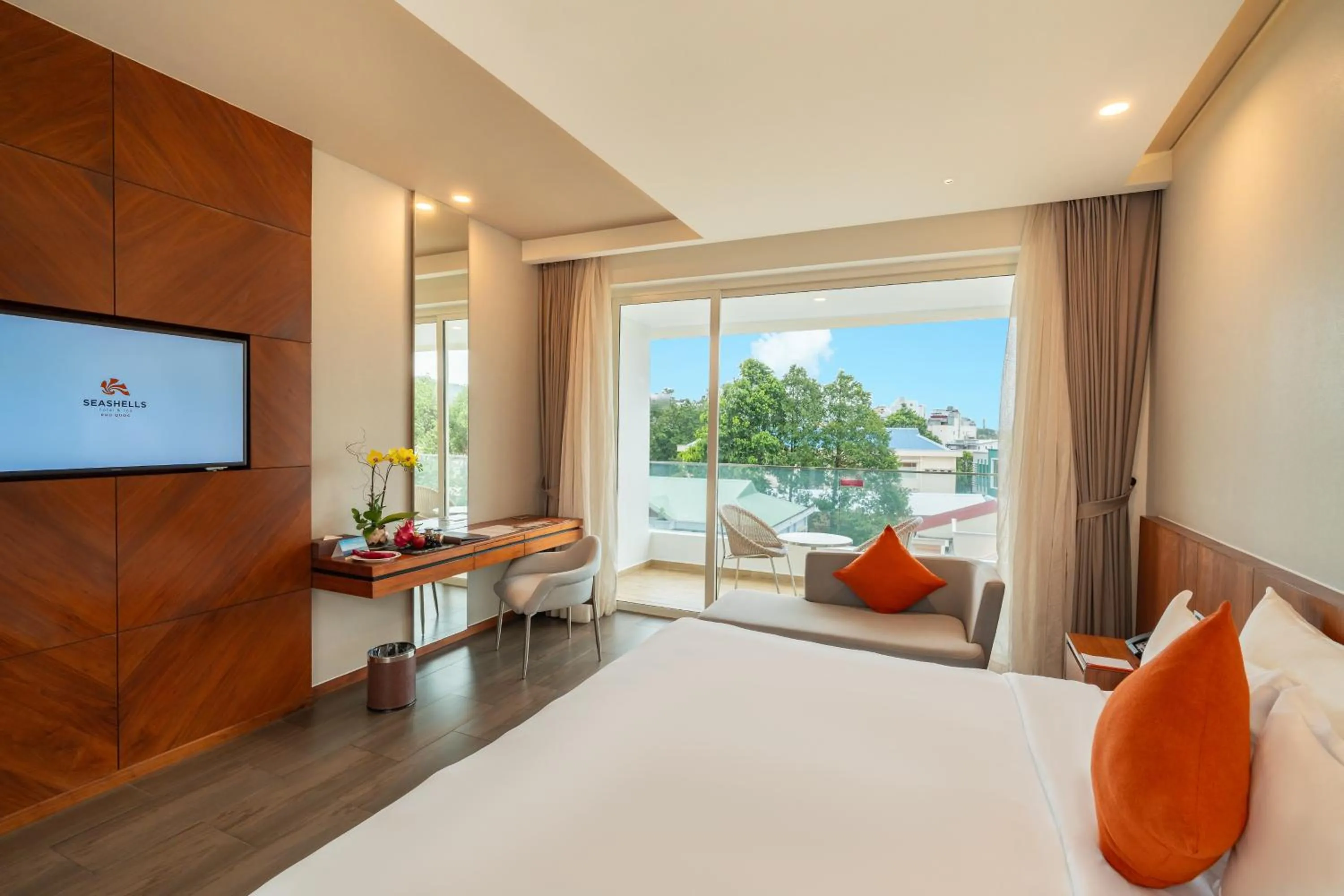 Bed in Seashells Phu Quoc Hotel & Spa