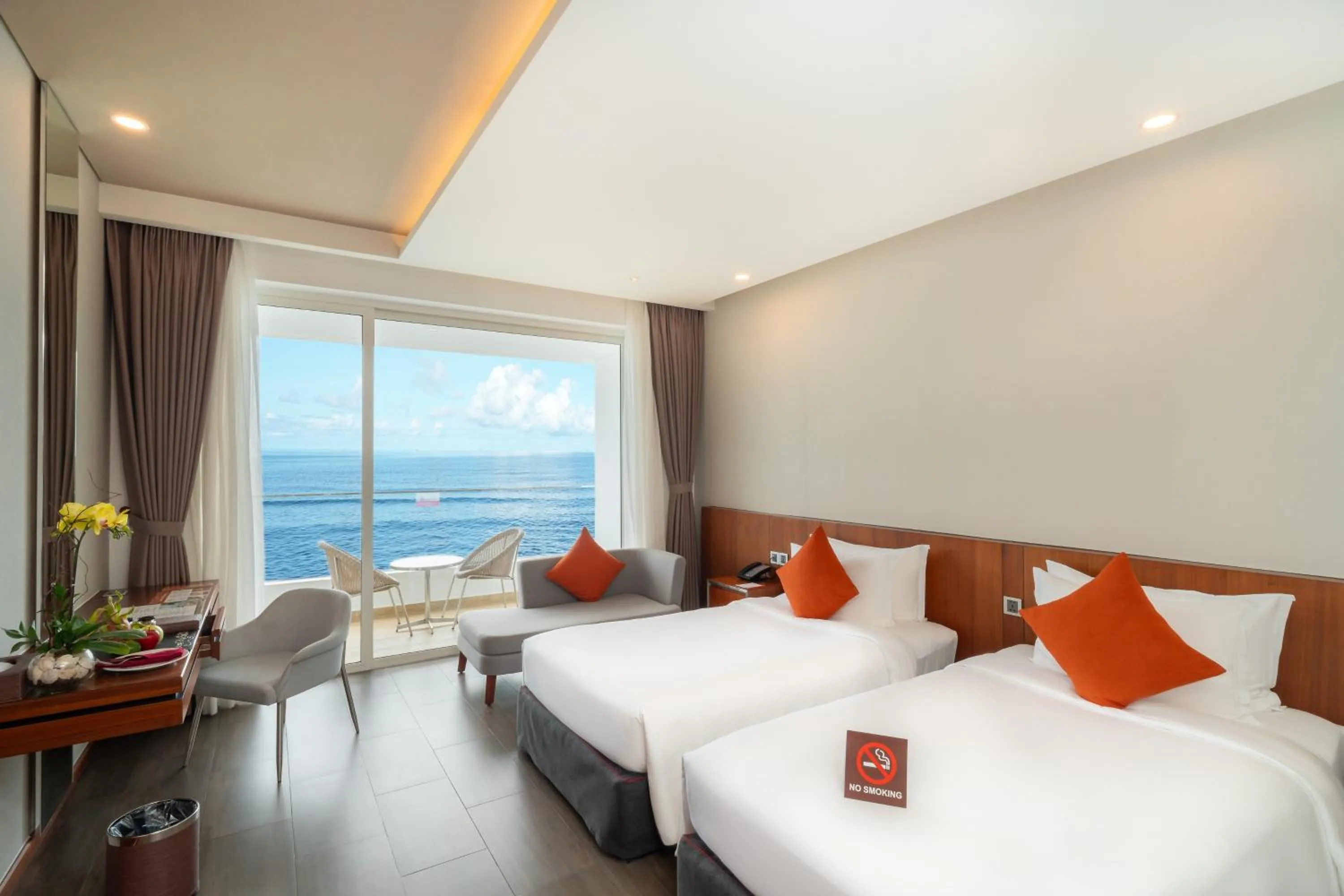 Bed in Seashells Phu Quoc Hotel & Spa