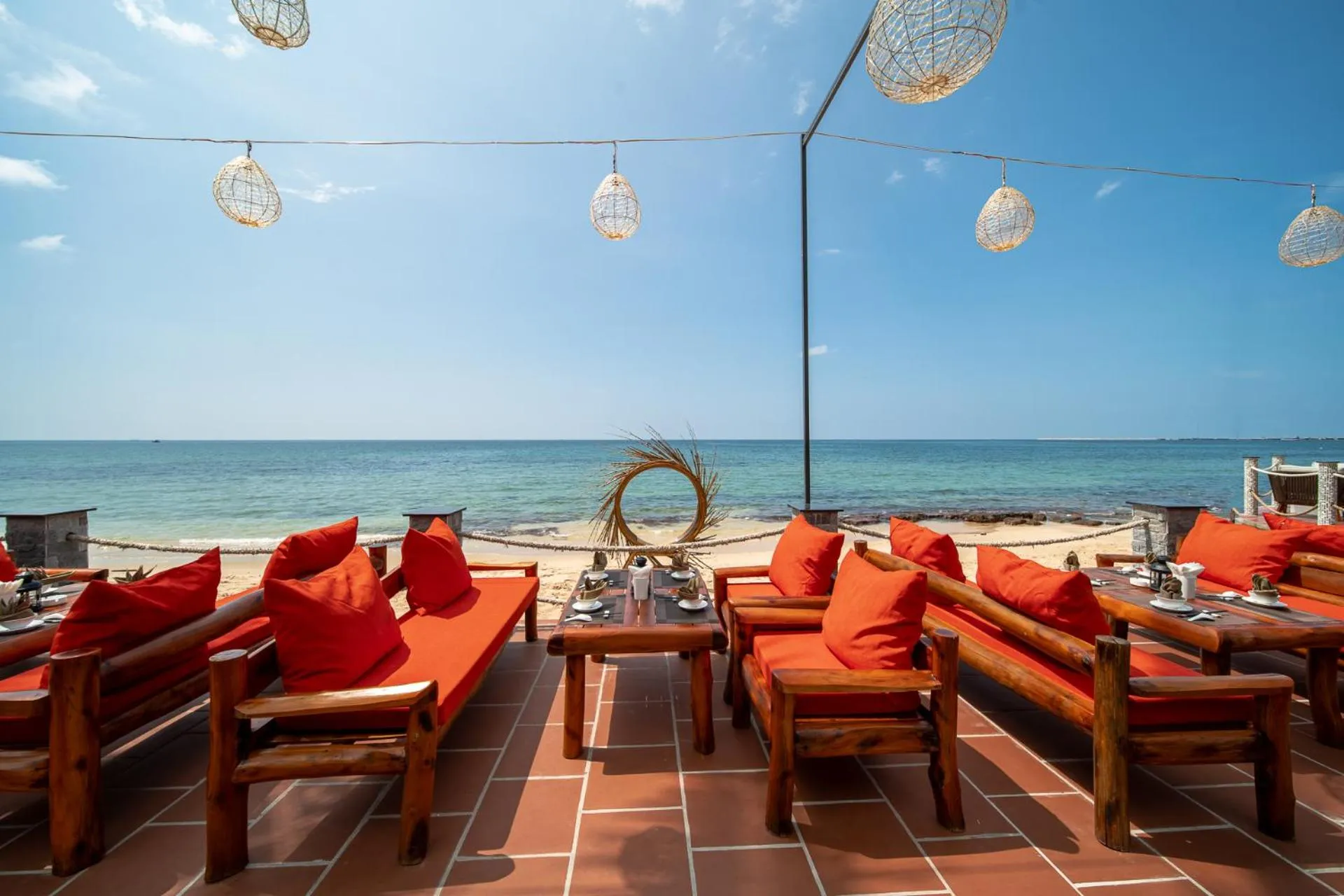 Lounge or bar in Seashells Phu Quoc Hotel & Spa