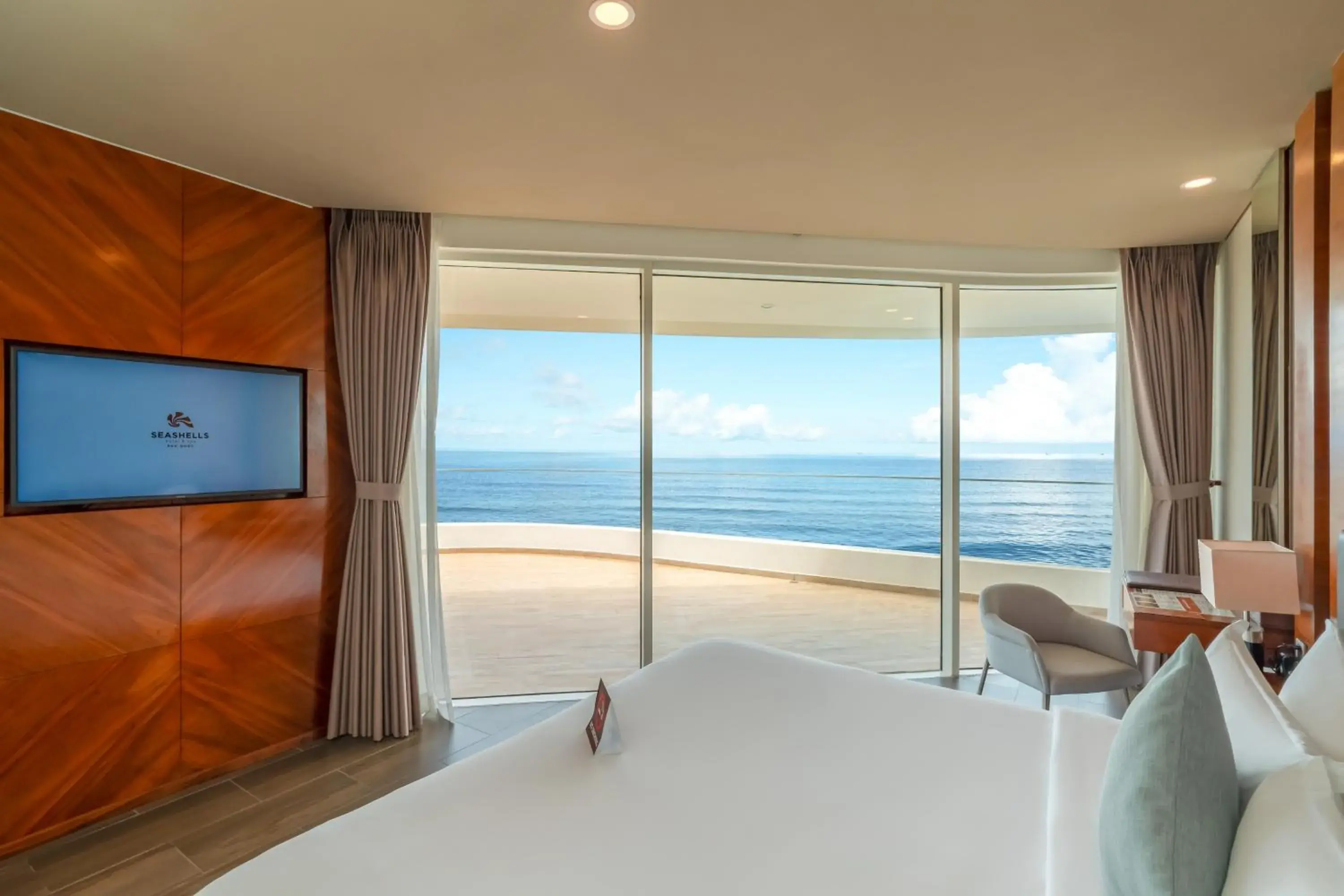 Junior Suite 1 Bedroom with one time foot massage (15min) for 2 guests in Seashells Phu Quoc Hotel & Spa Junior Suite 1 Bedroom with one time foot massage (15min) for 2 guests in Seashells Phu Quoc Hotel & Spa