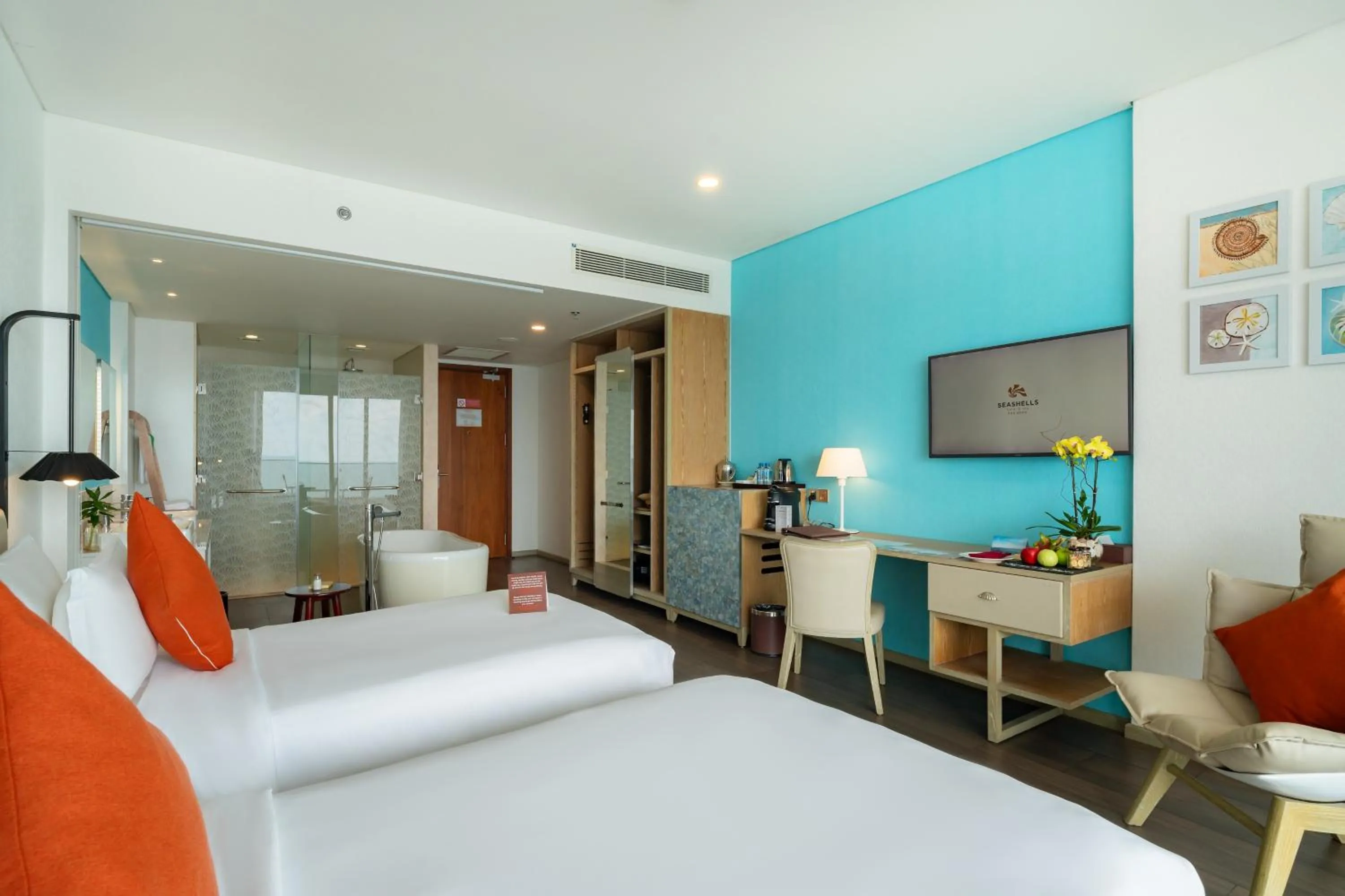 Bed in Seashells Phu Quoc Hotel & Spa