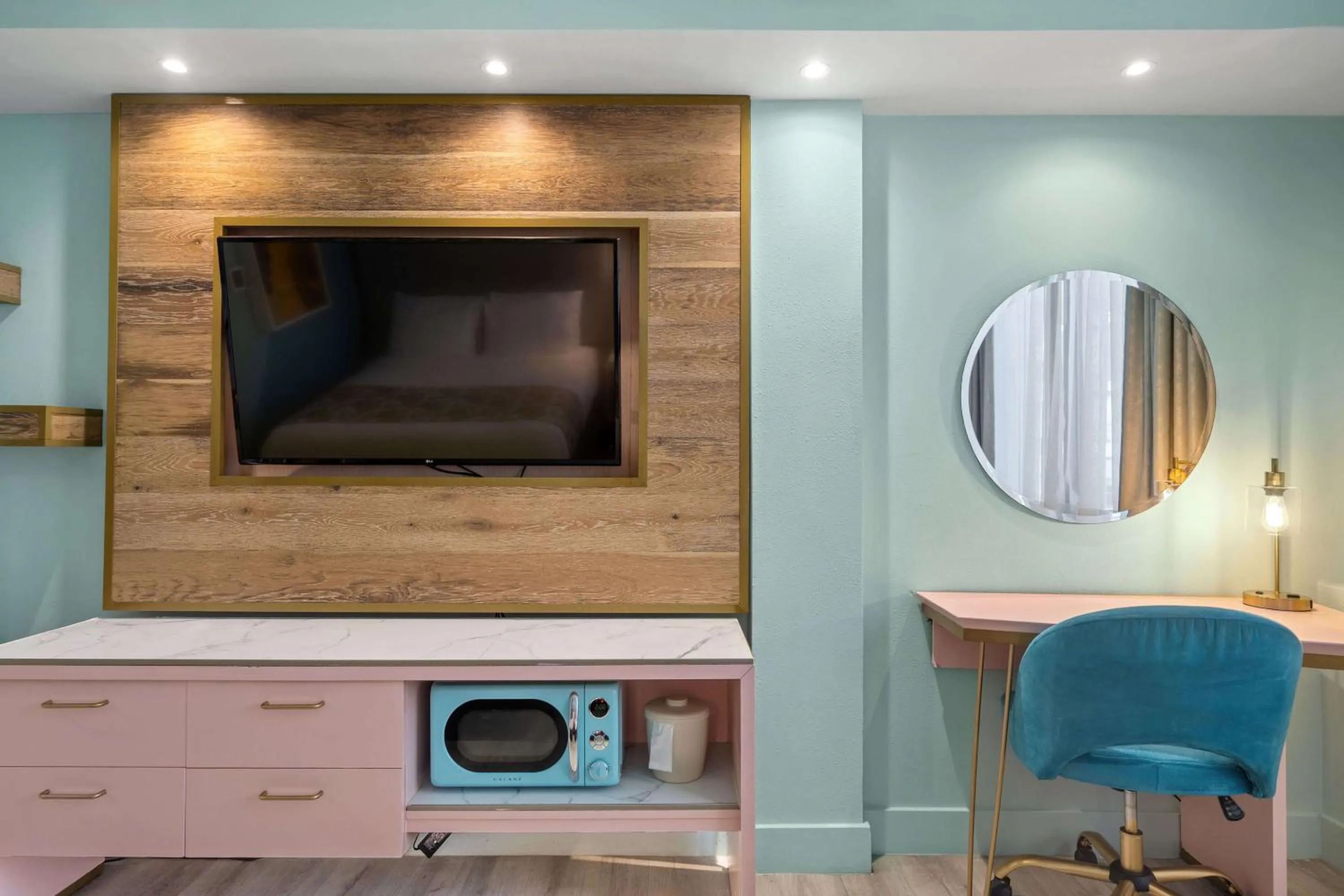 TV and multimedia in Abitta Boutique Hotel, Ascend Hotel Collection