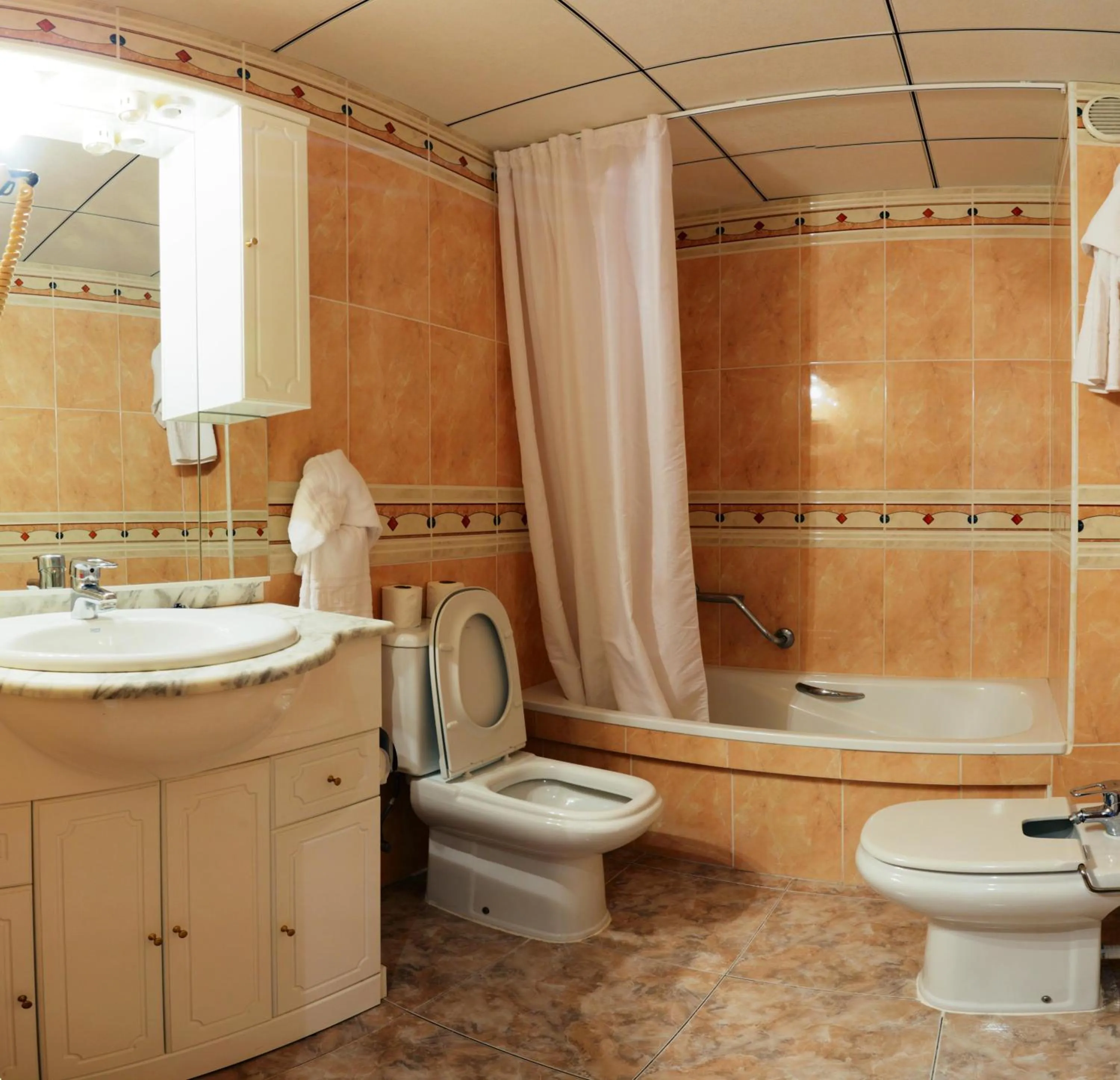 Bathroom in Apartamentos Imperial