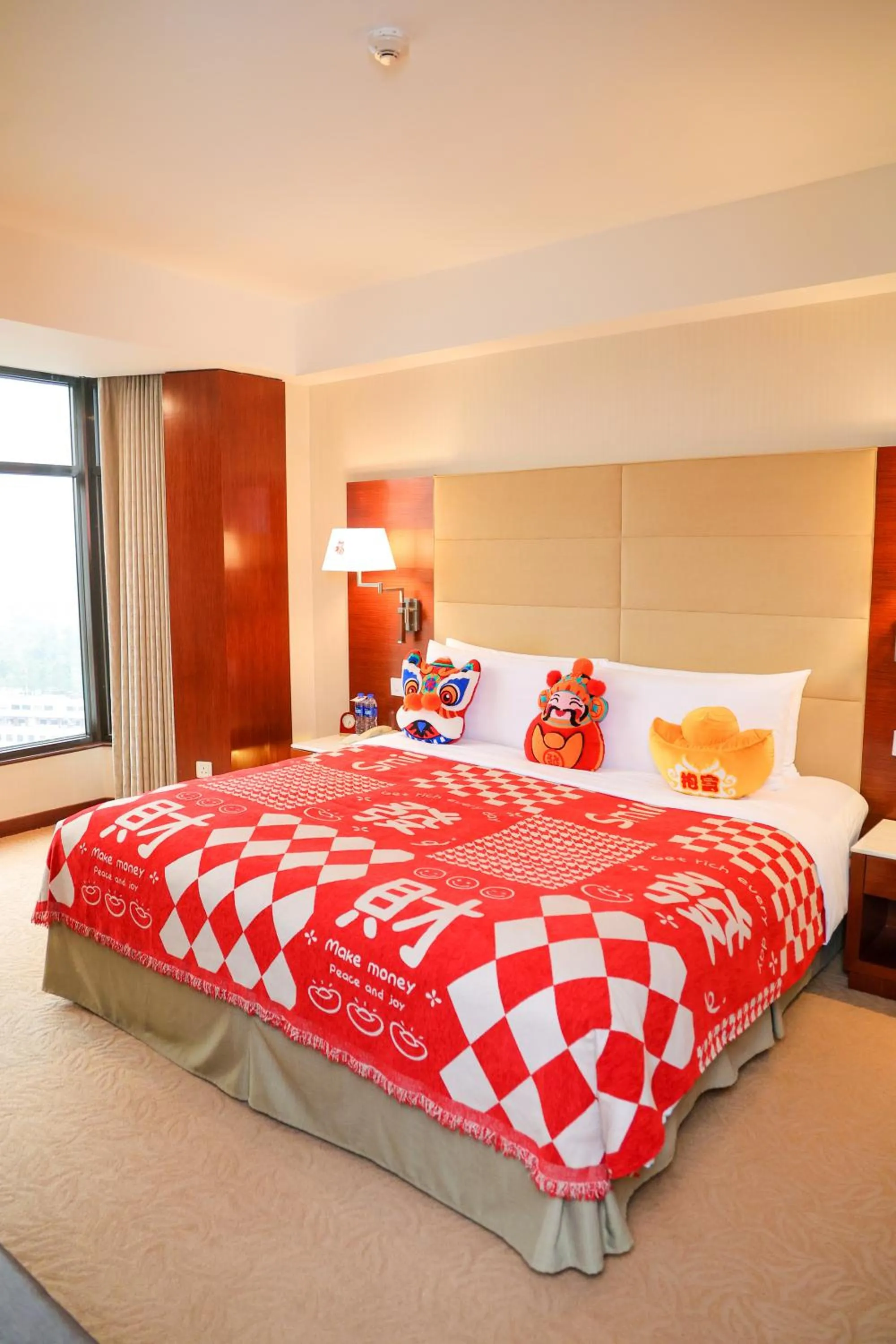 Photo of the whole room, Bed in Shangri-La Shenzhen