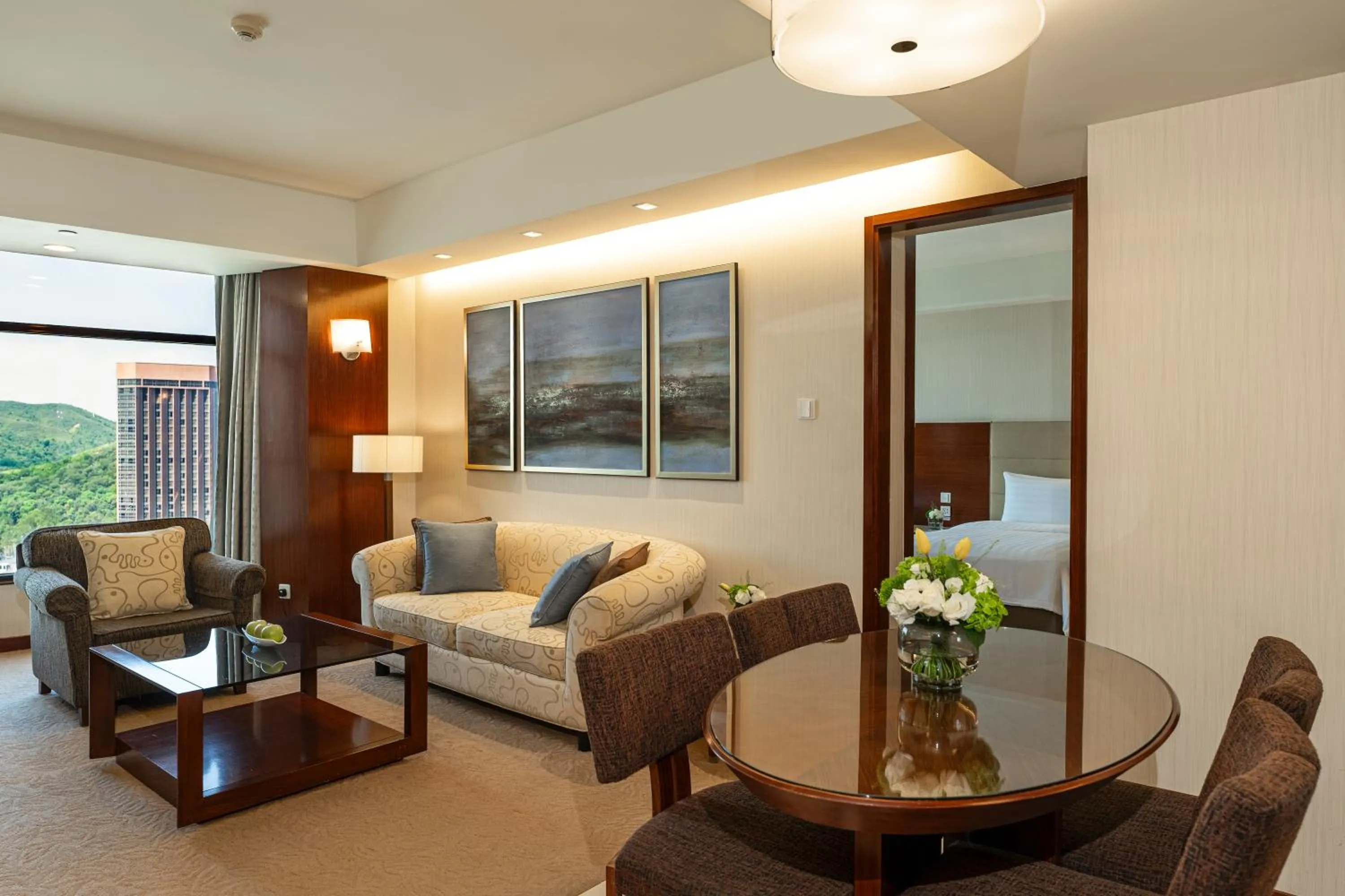 Living room in Shangri-La Shenzhen - Nearby Luohu Border, Outdoor Swimming Pool