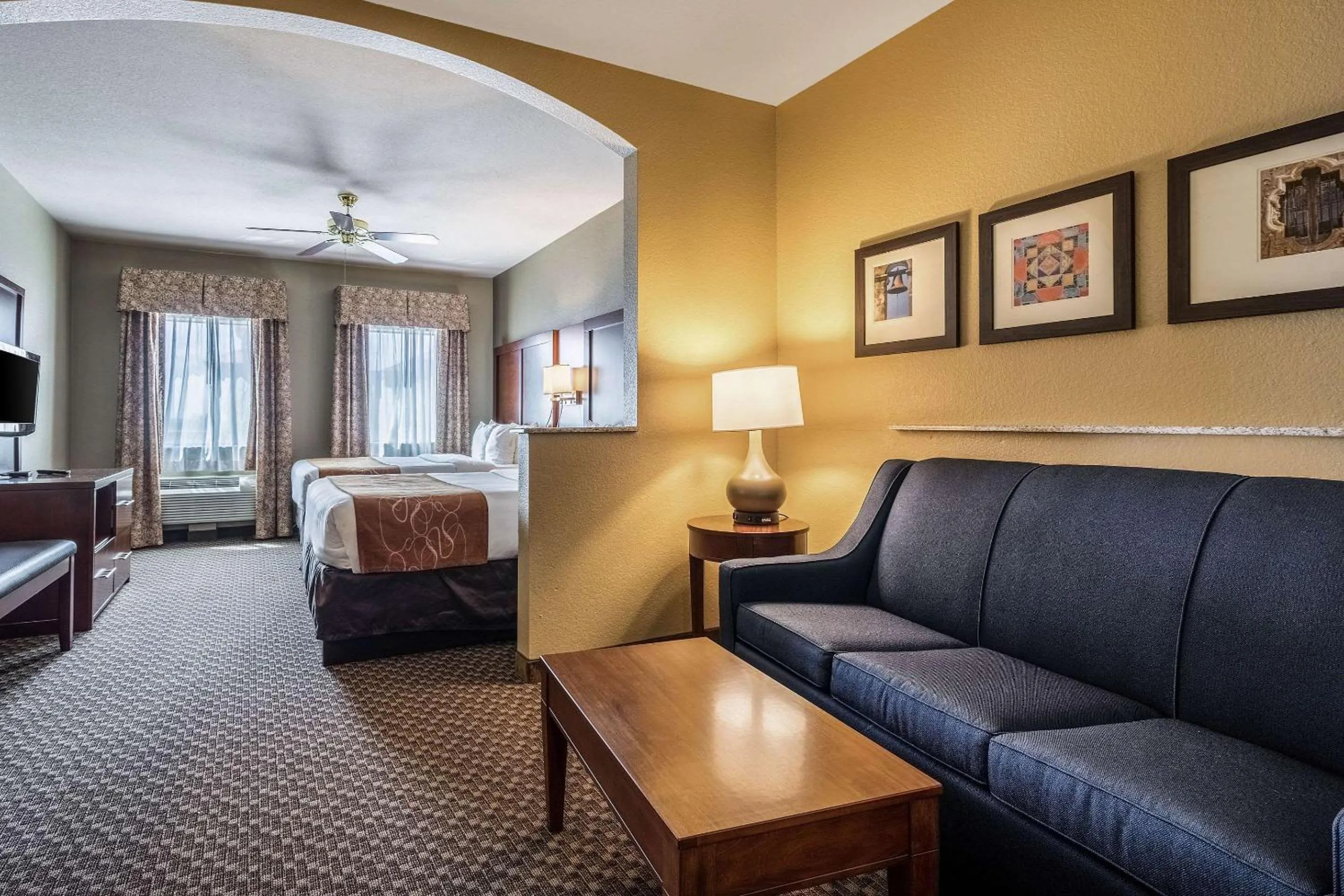 Bedroom, Bed in Comfort Suites Near Texas State University