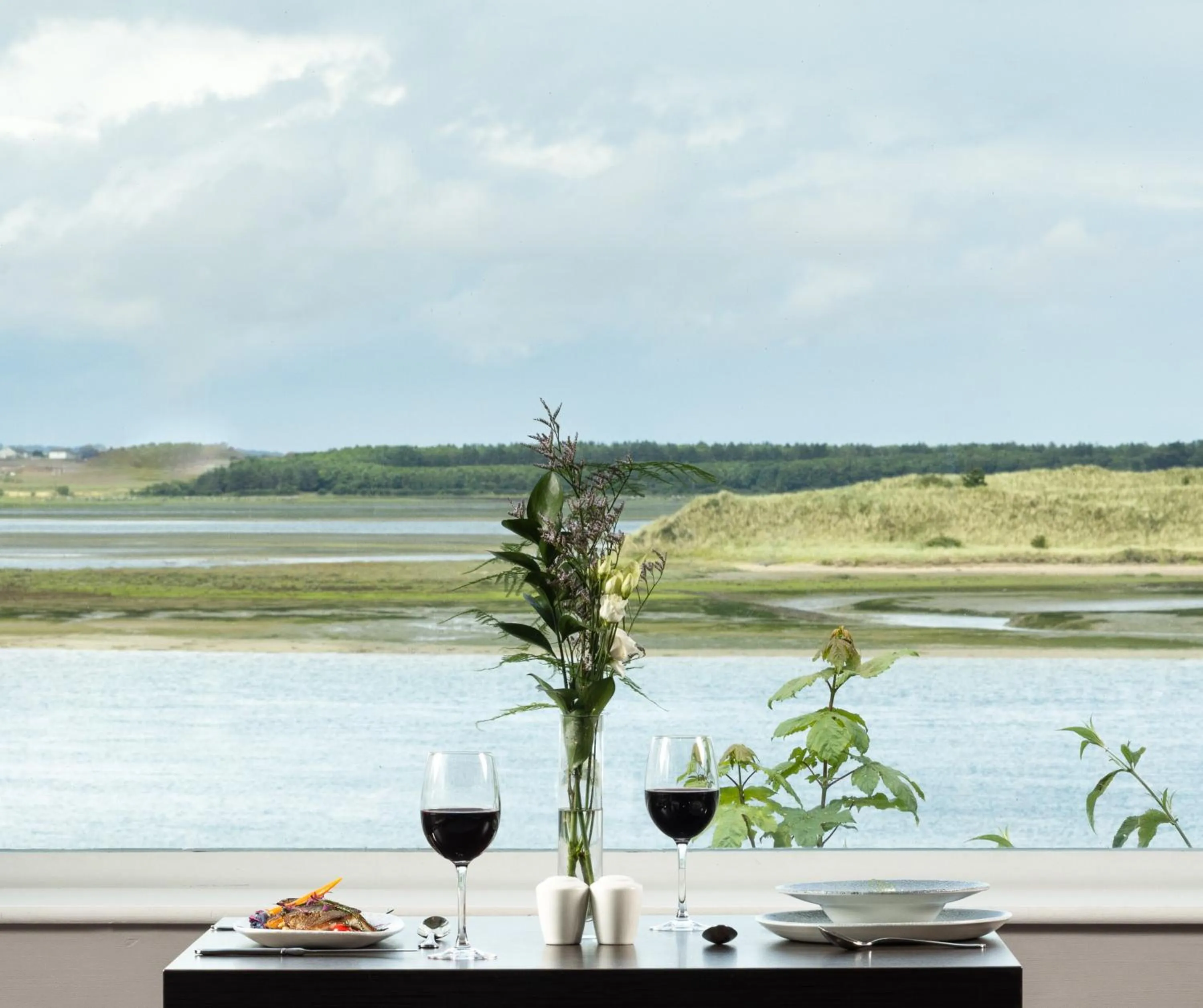 Restaurant/places to eat in Grand Hotel