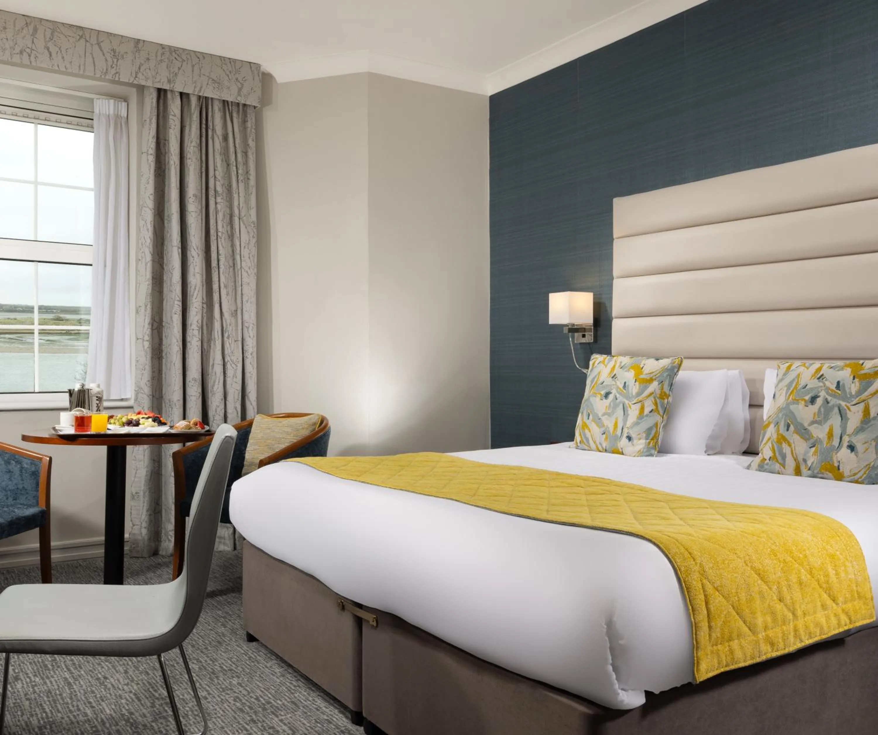 Bedroom, Bed in Grand Hotel