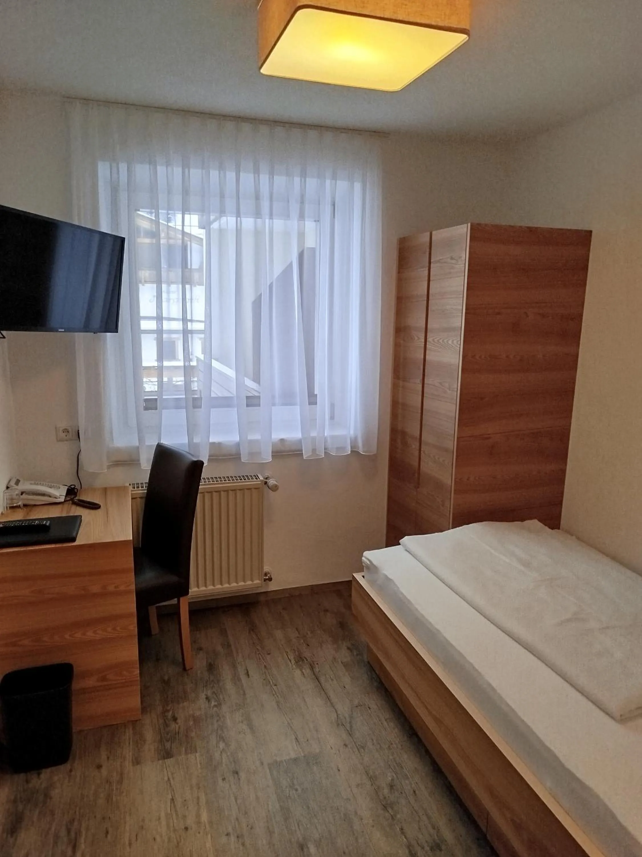 Photo of the whole room, Bed in Hotel Gesser