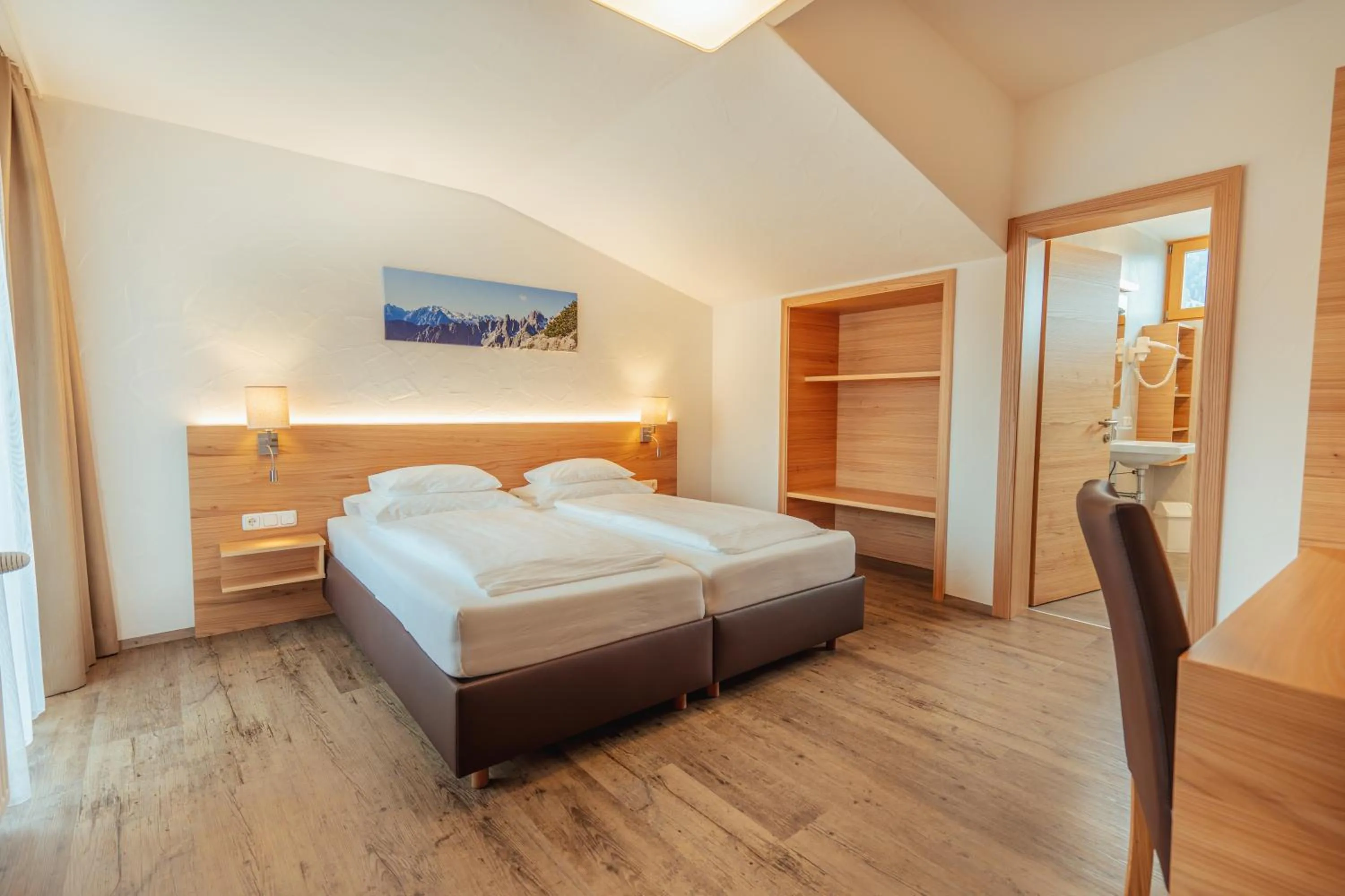 Photo of the whole room, Bed in Hotel Gesser