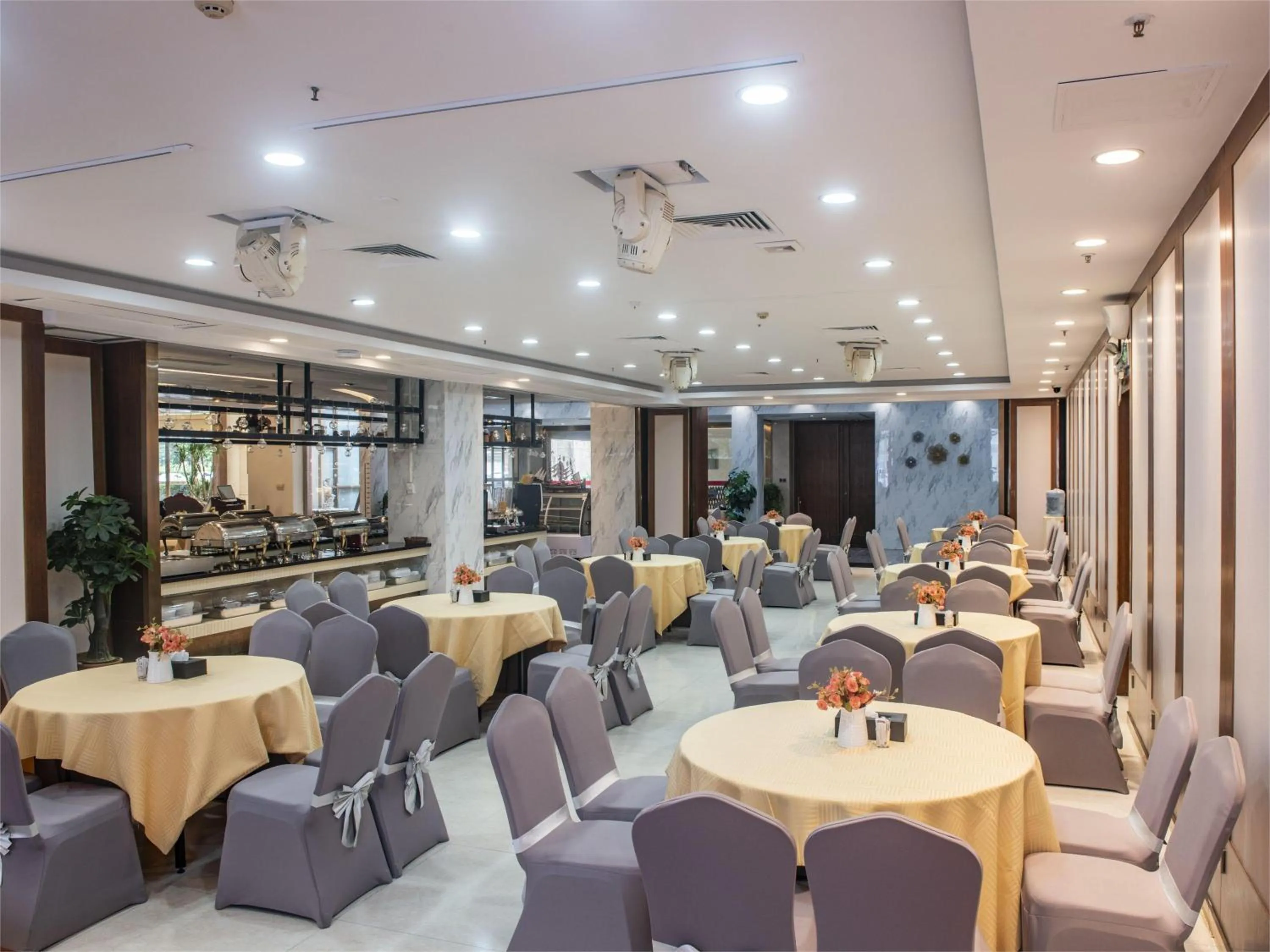 Restaurant/places to eat in Junyue Hotel