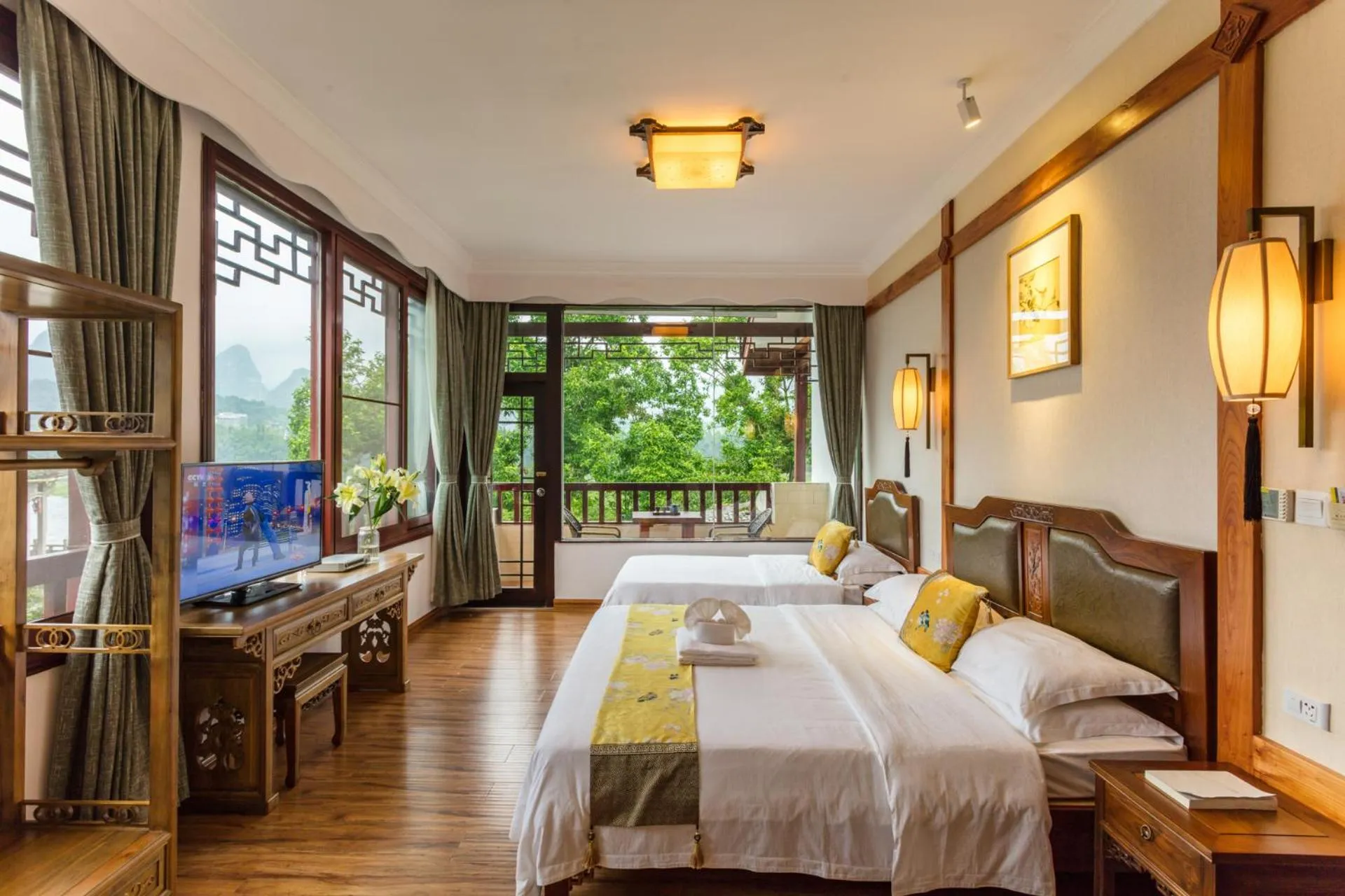 Photo of the whole room, Bed in Yangshuo River View Hotel