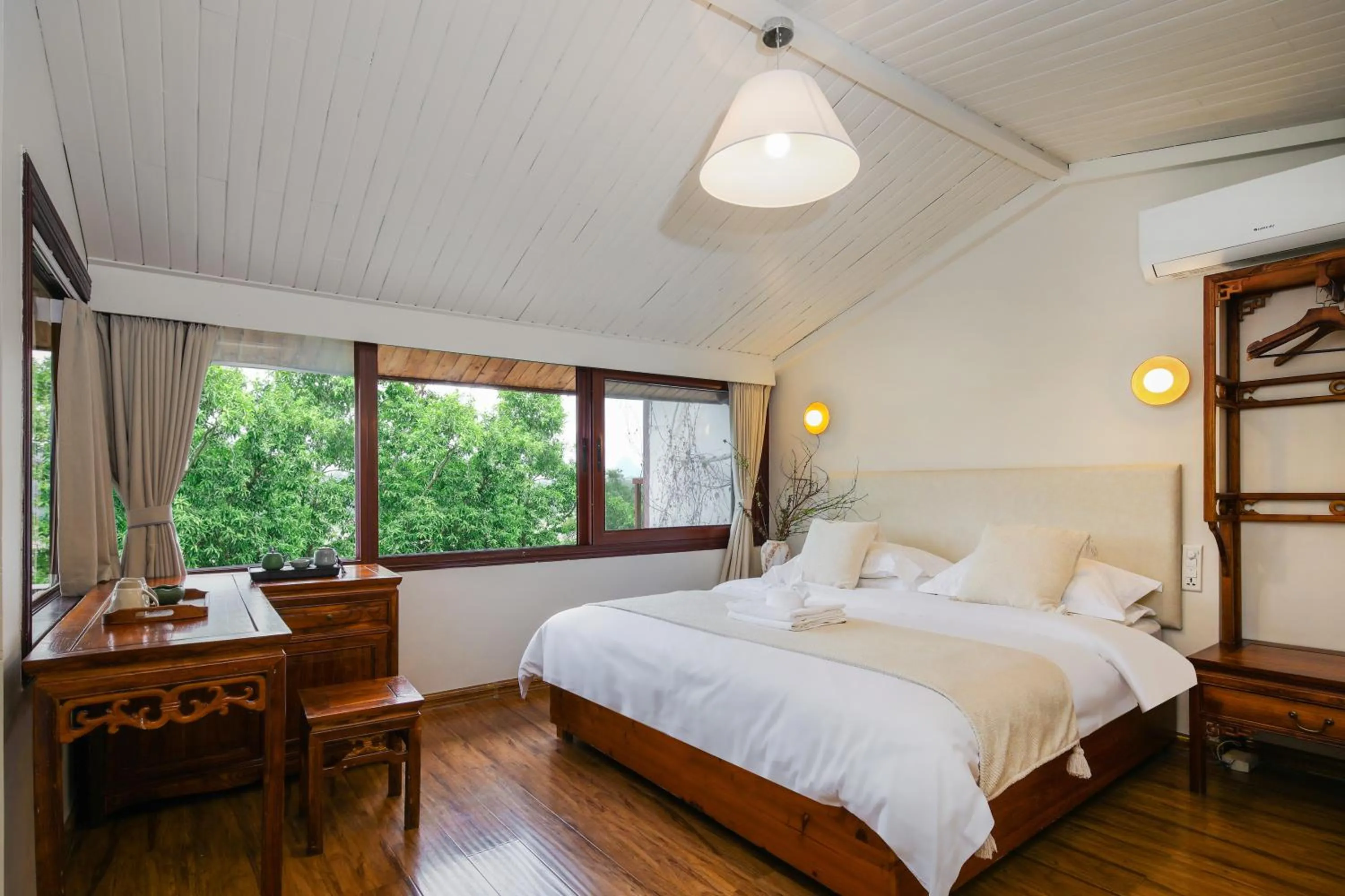 Bed in Yangshuo River View Hotel