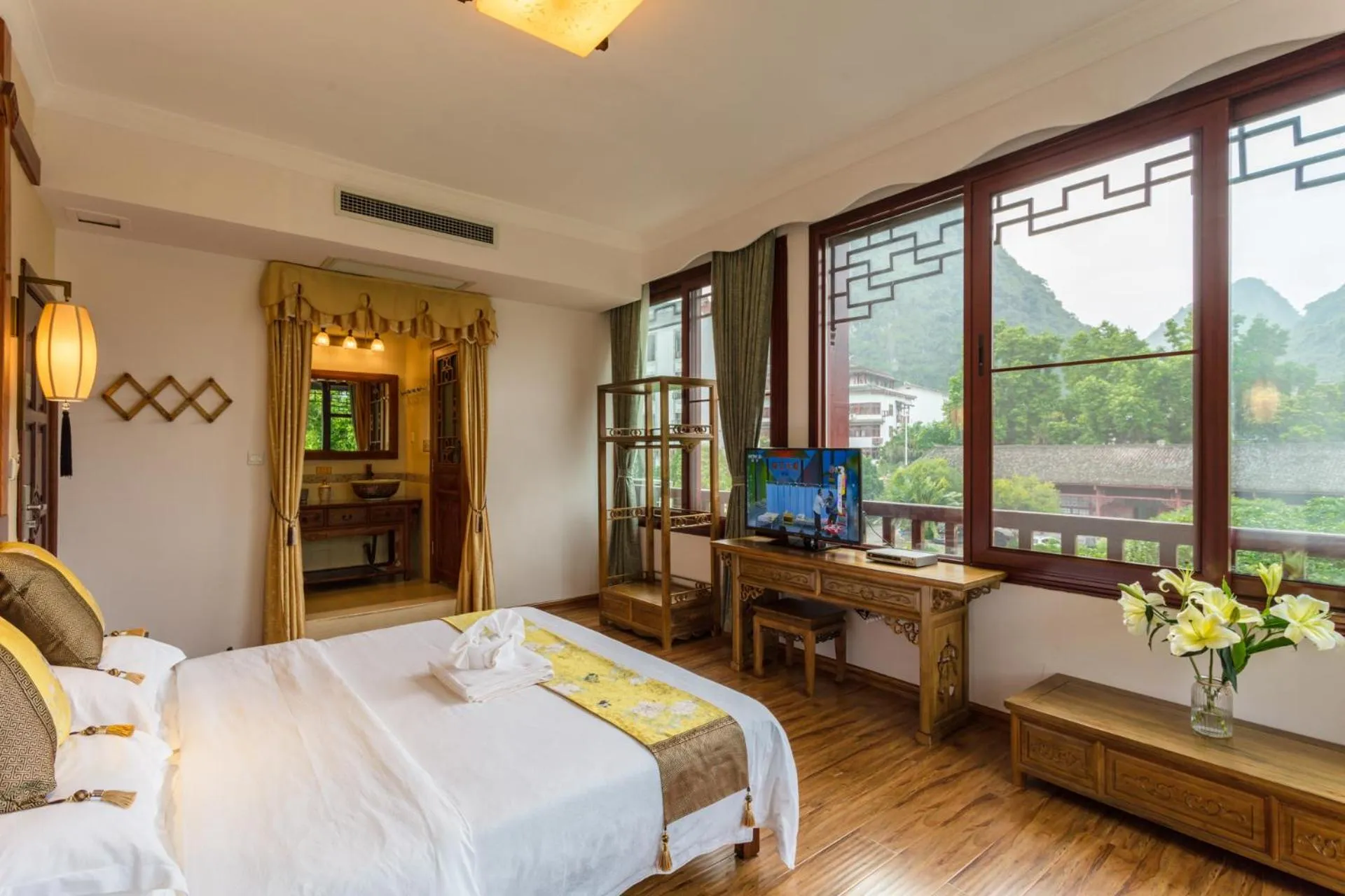 Photo of the whole room, Bed in Yangshuo River View Hotel