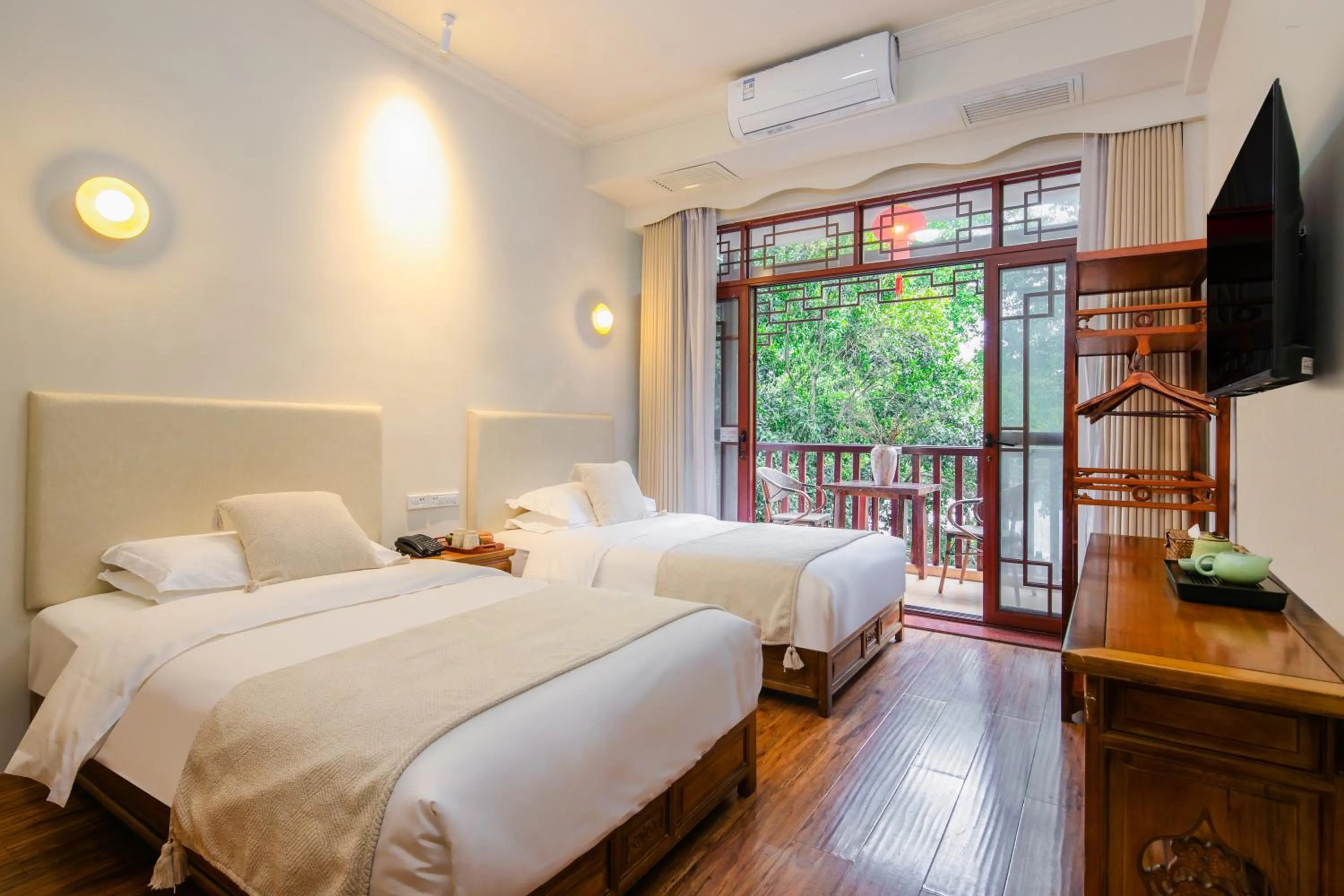 Bedroom, Bed in Yangshuo River View Hotel