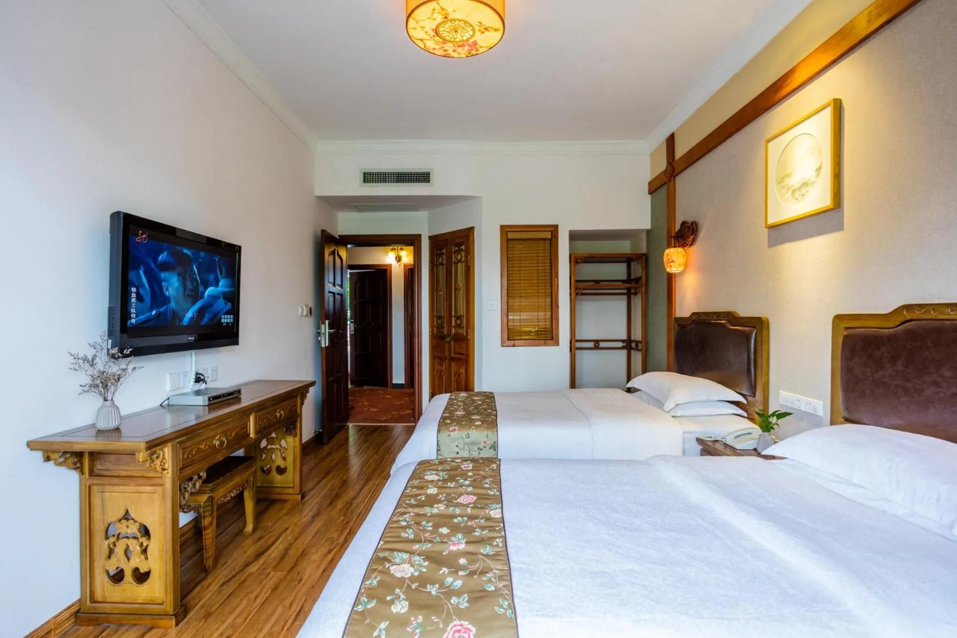 Photo of the whole room, Bed in Yangshuo River View Hotel
