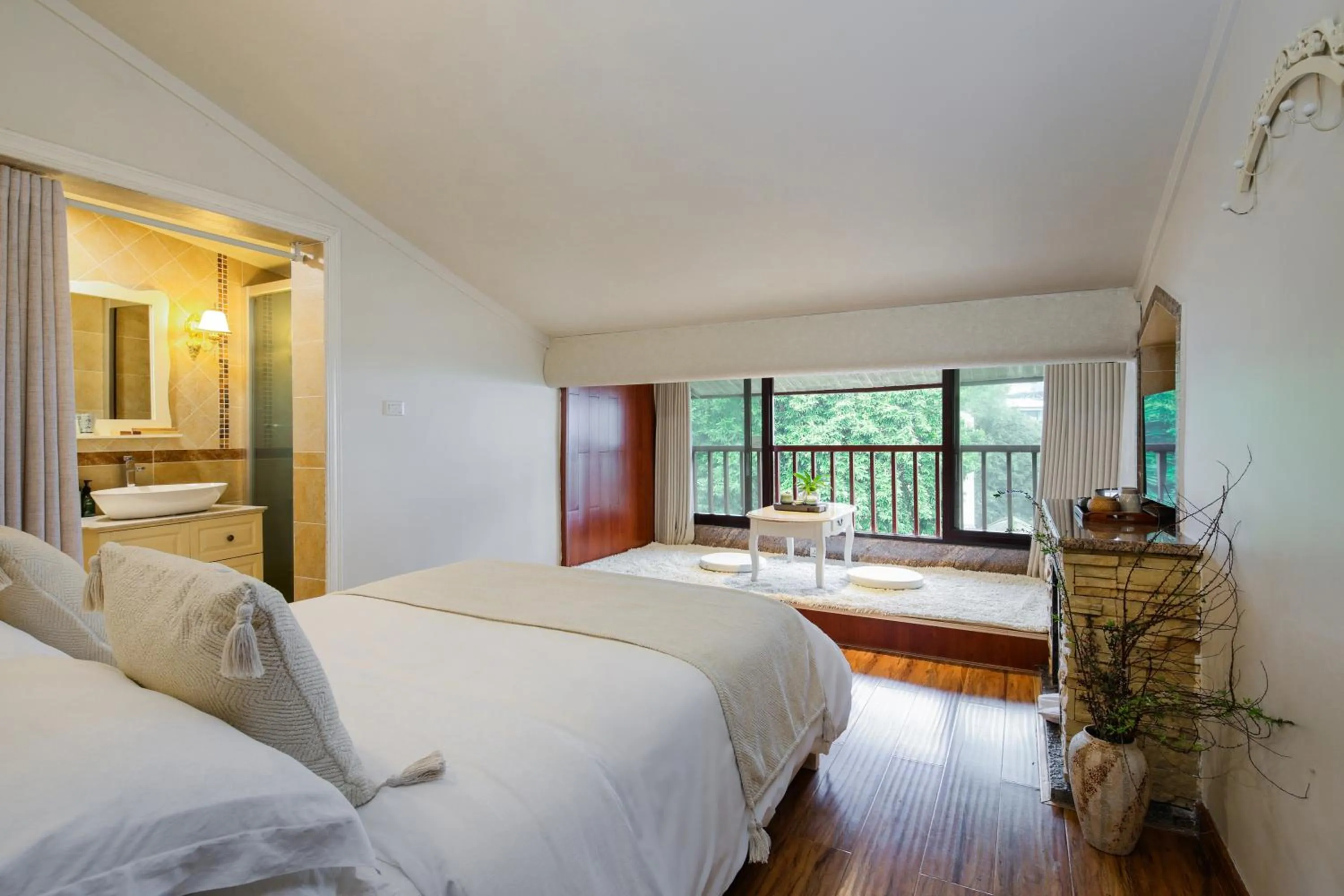 Bed in Yangshuo River View Hotel