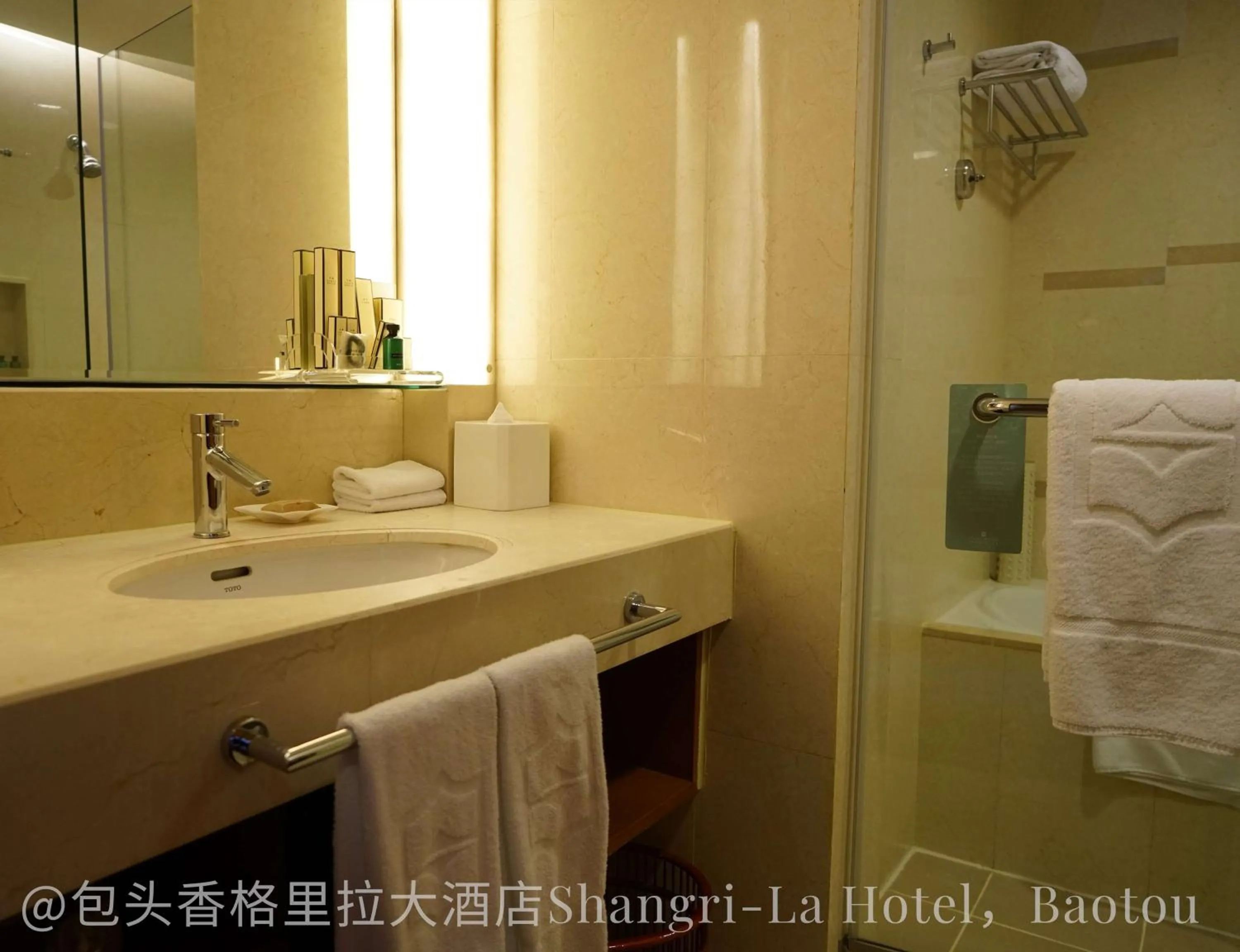 Bathroom in Shangri-La Baotou