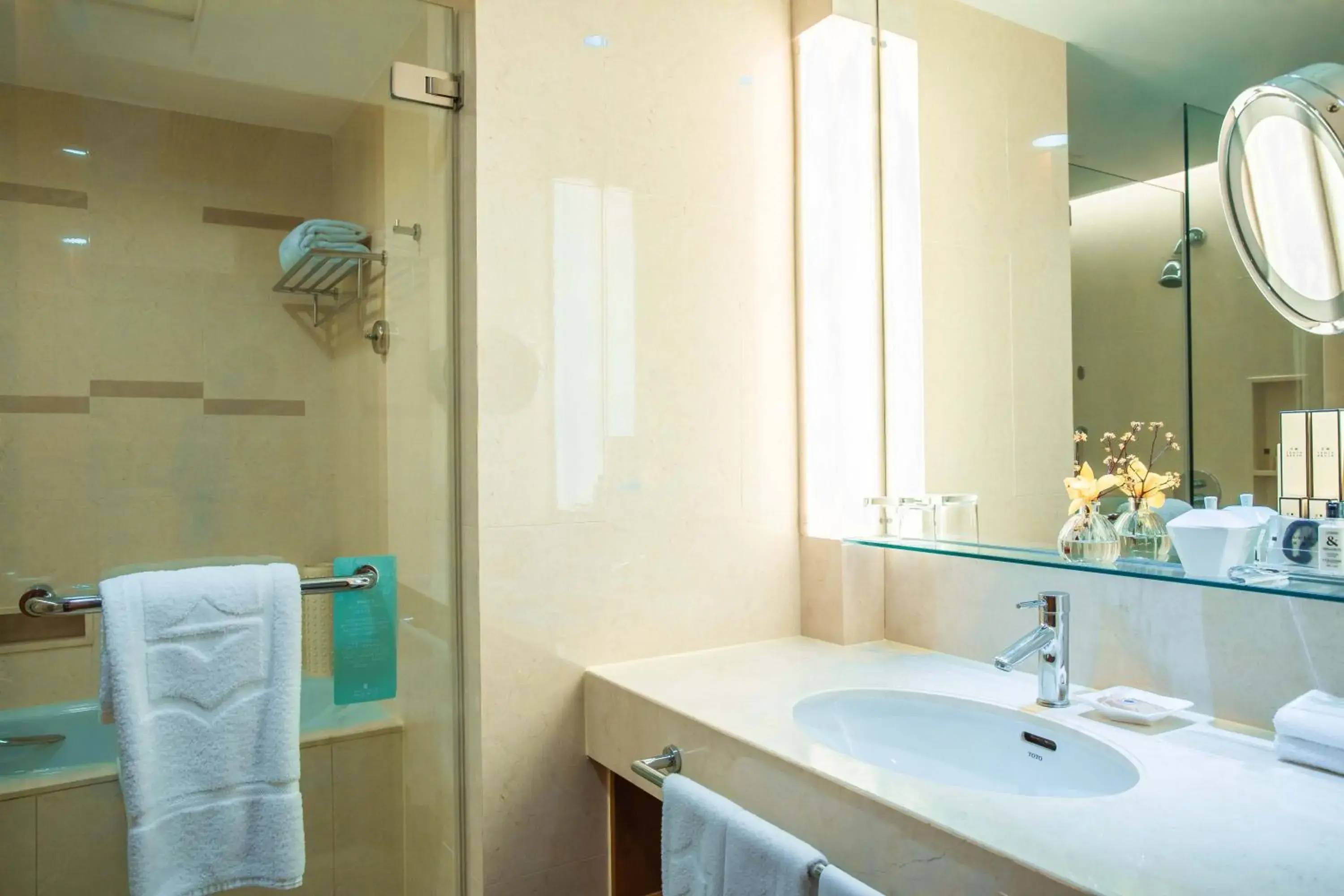 Horizon Deluxe King Room - single occupancy in Shangri-La Baotou Horizon Deluxe King Room - single occupancy in Shangri-La Baotou