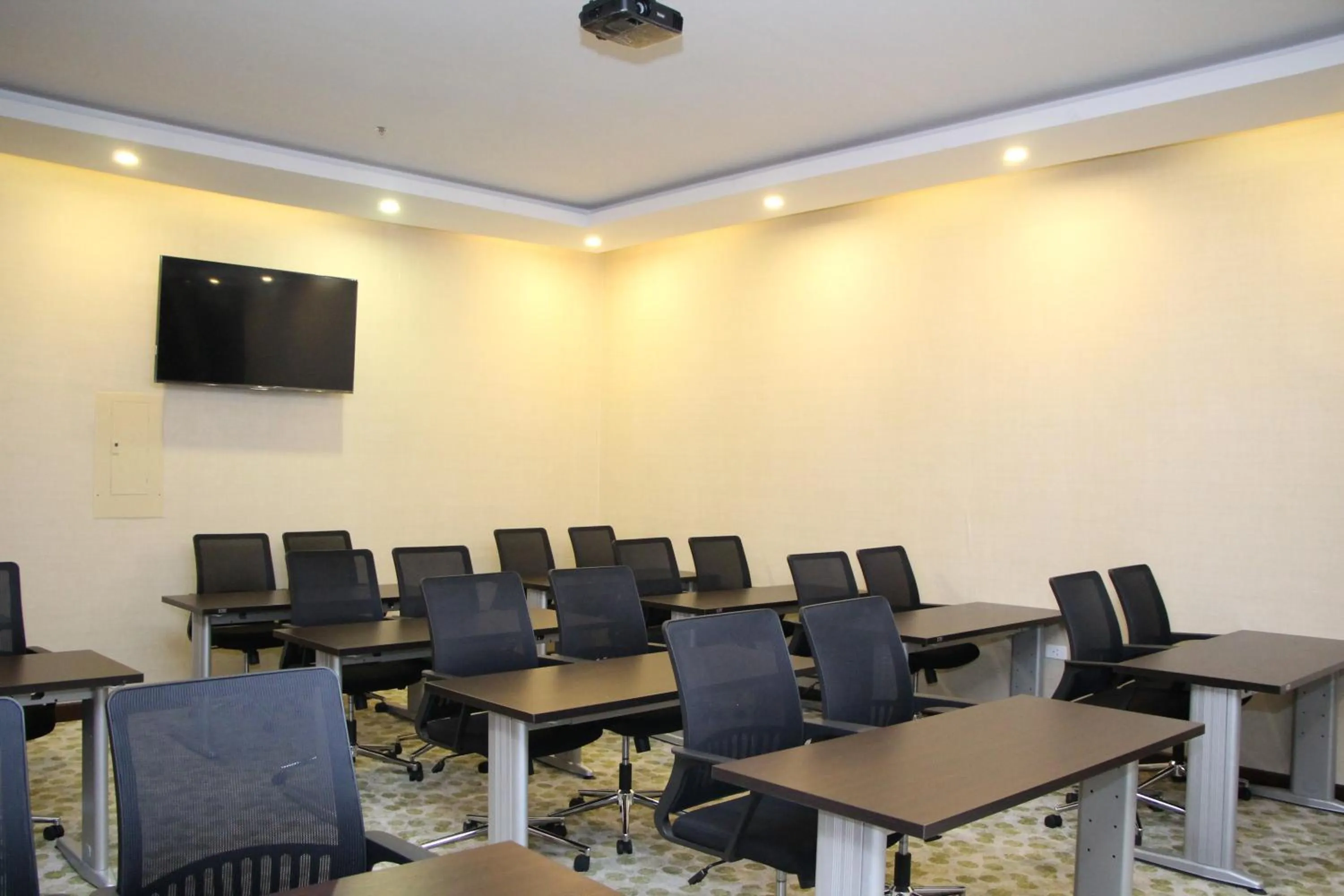 Meeting/conference room in Almuhaidb Residence Al Jubail