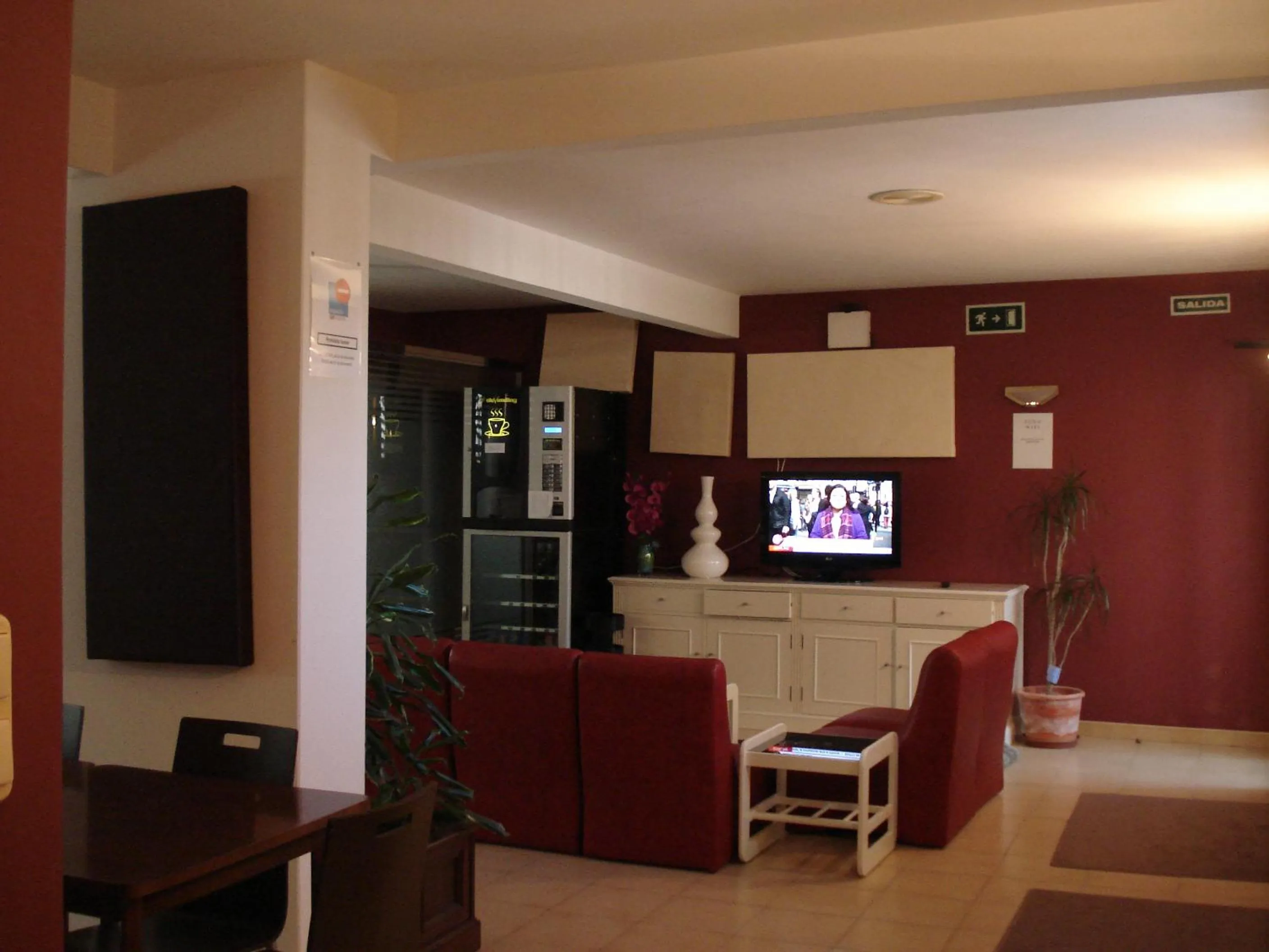Communal lounge/ TV room in Hotel Siroco