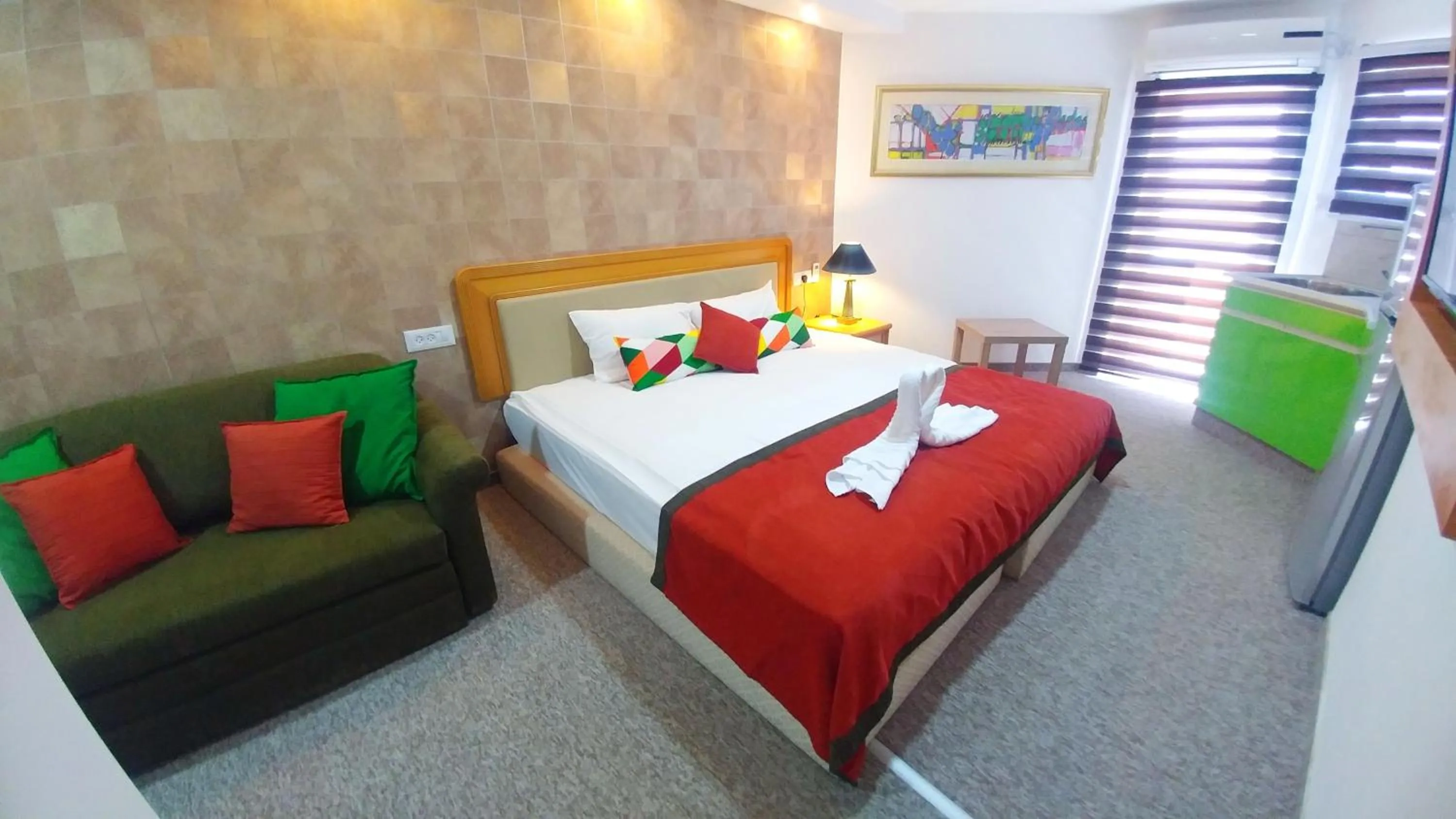 Living room, Bed in City Suites