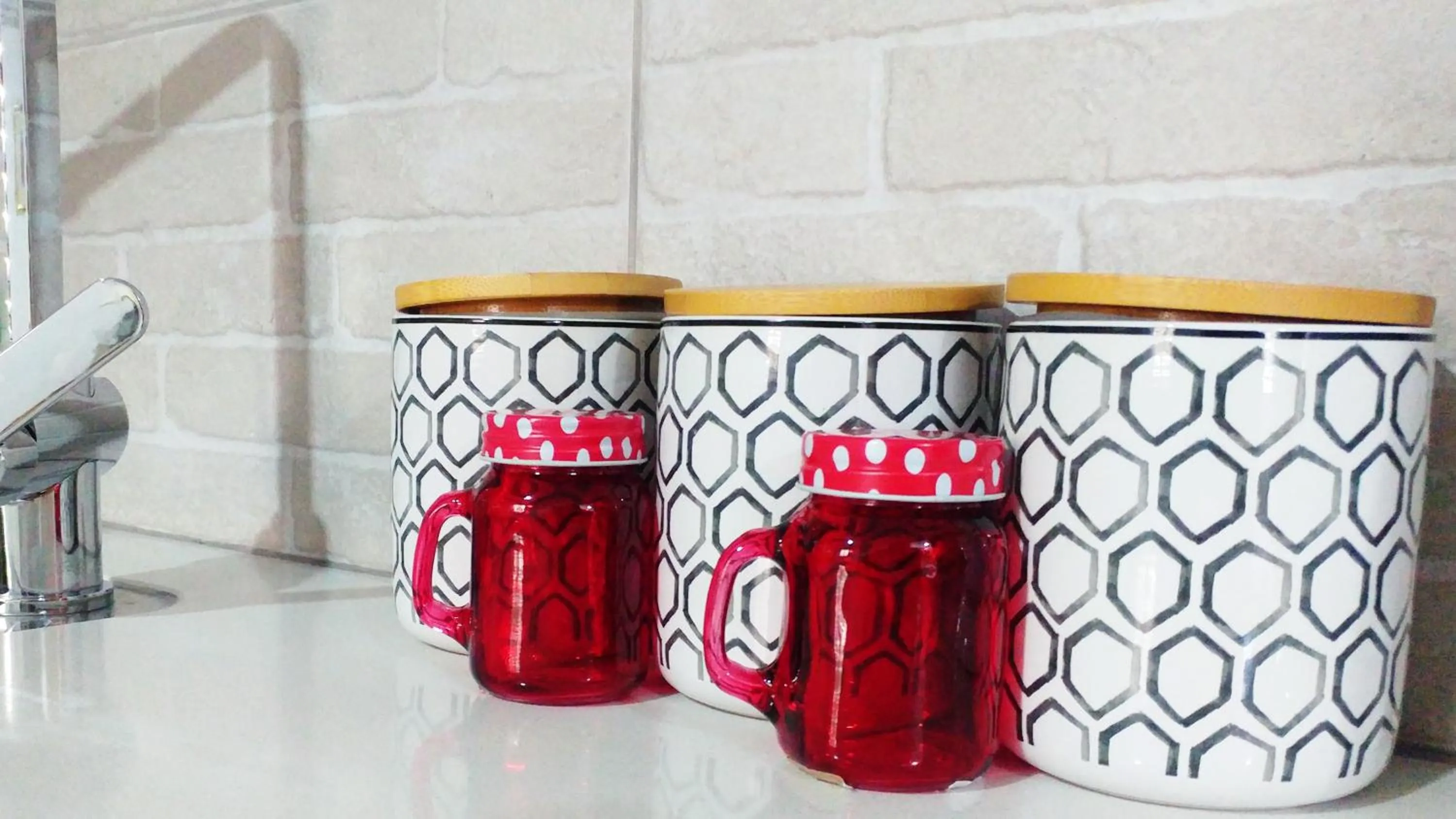 Kitchen or kitchenette in City Suites