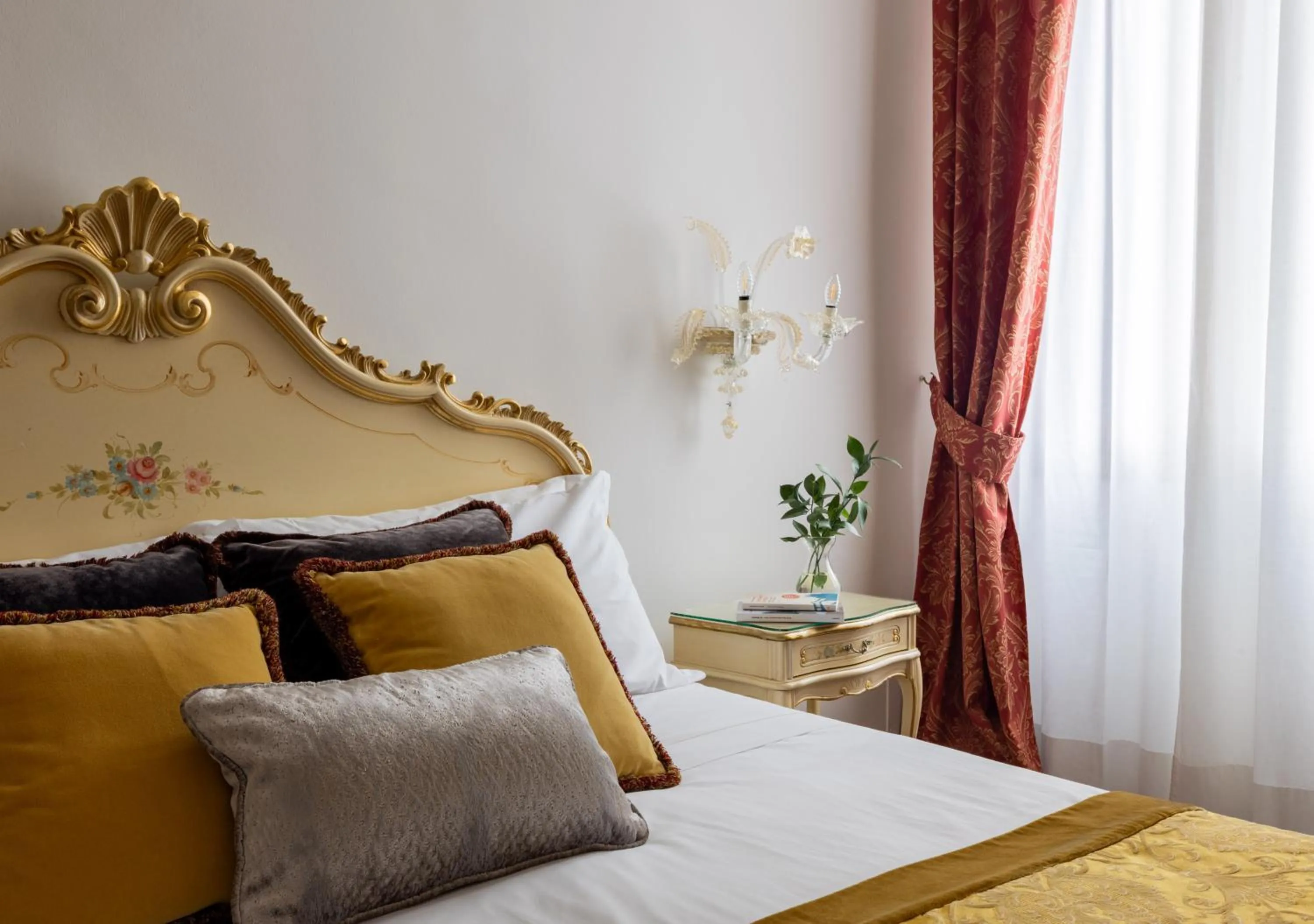 Decorative detail, Bed in Hotel La Residenza