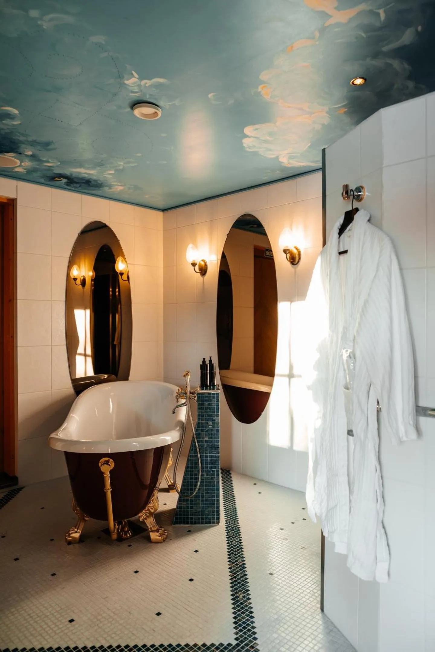 Bathroom in Kakslauttanen Arctic Resort - Igloos and Chalets