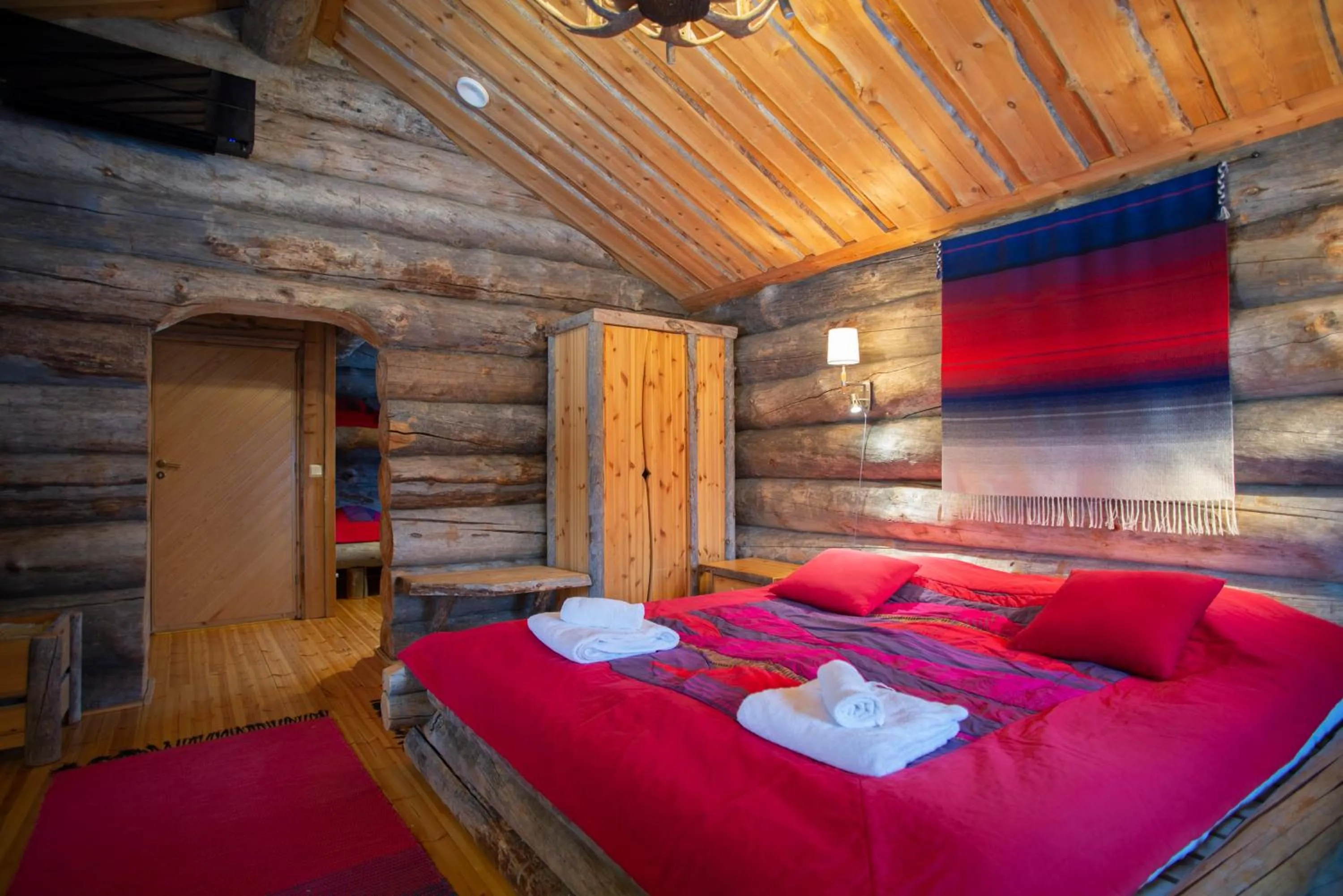 Bedroom, Bed in Kakslauttanen Arctic Resort - Igloos and Chalets