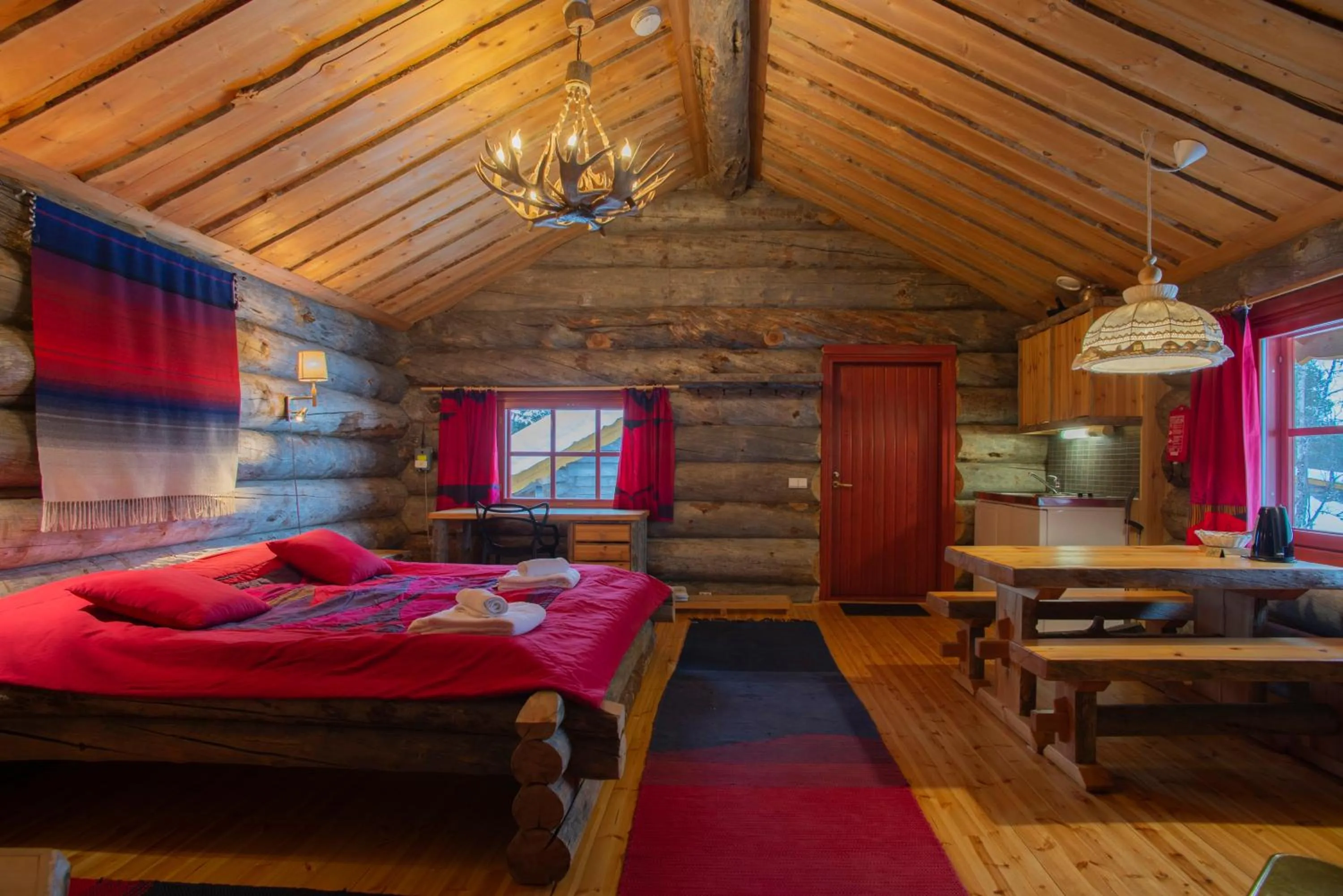 Kitchen or kitchenette in Kakslauttanen Arctic Resort - Igloos and Chalets