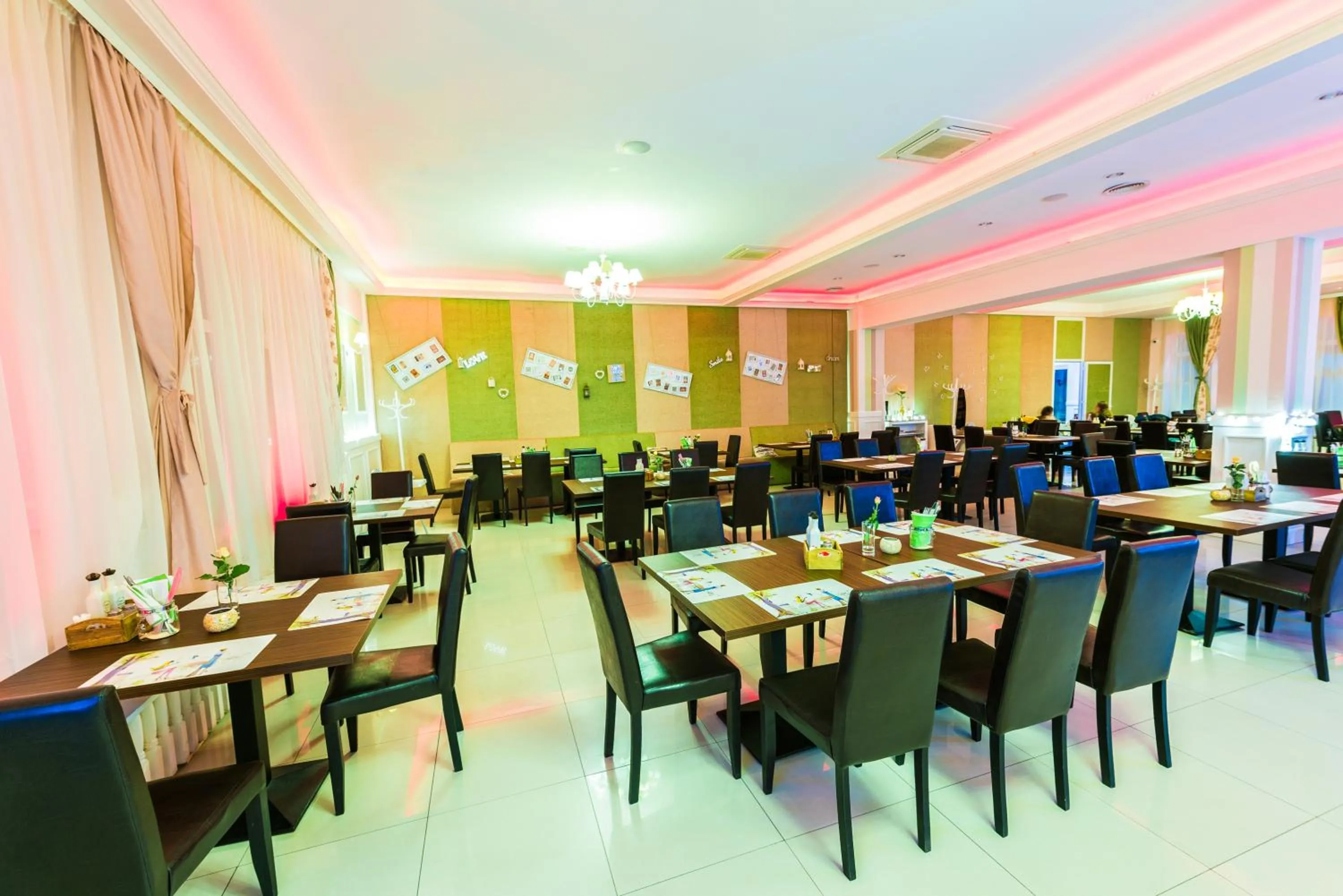 Restaurant/places to eat in Hotel Parc